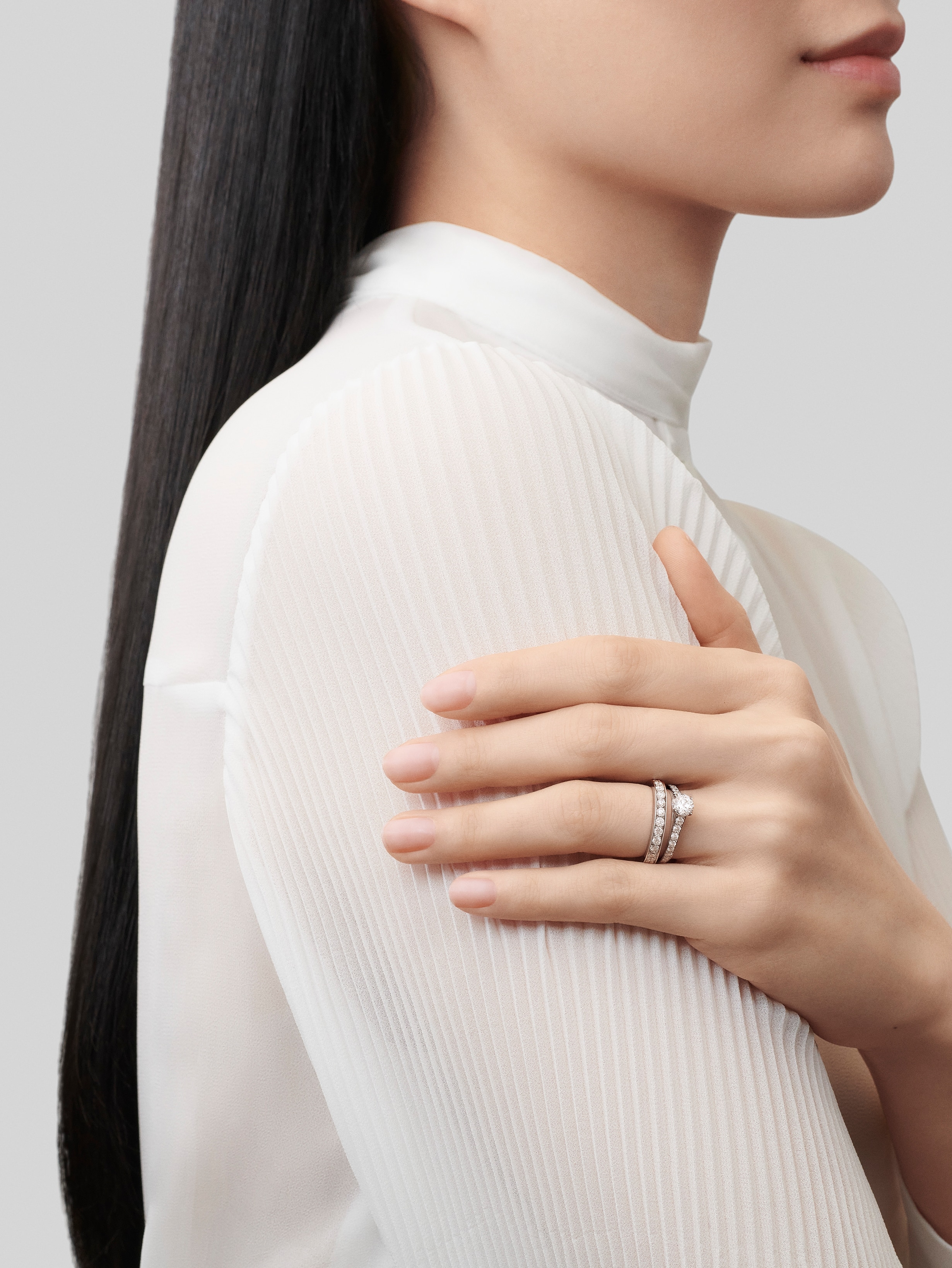 Romance solitaire 0.70 carat DIF, Platinum, Diamond:  19 stones,  1.08 carats, Worn Alternative, Jewelry Ring - Van Cleef & Arpels