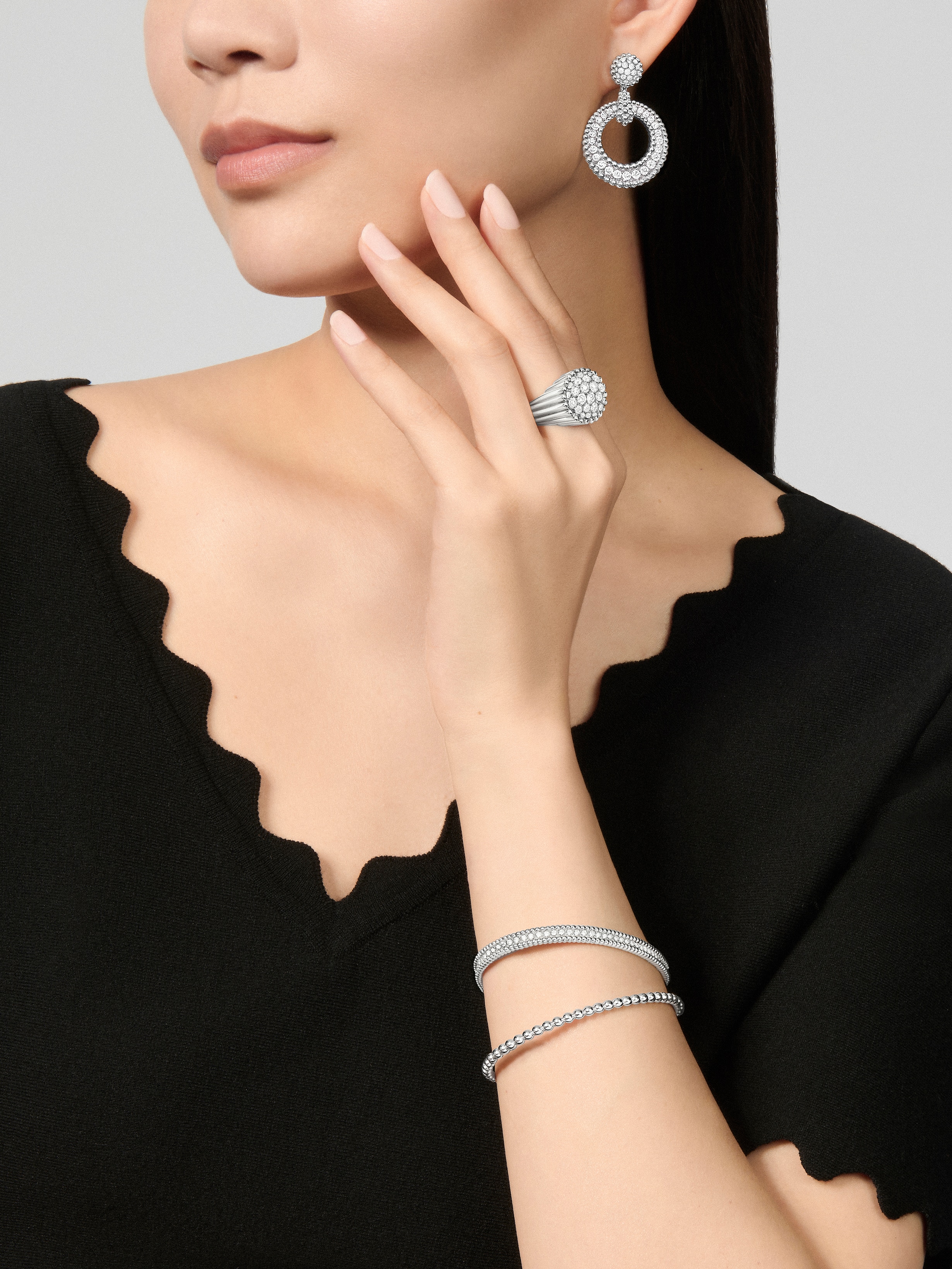 Perlée diamonds耳环, 18K白金, 钻石:  88 stones,  3.01 carats, Worn Alternative, Jewelry Earrings_梵克雅宝_Van Cleef & Arpels