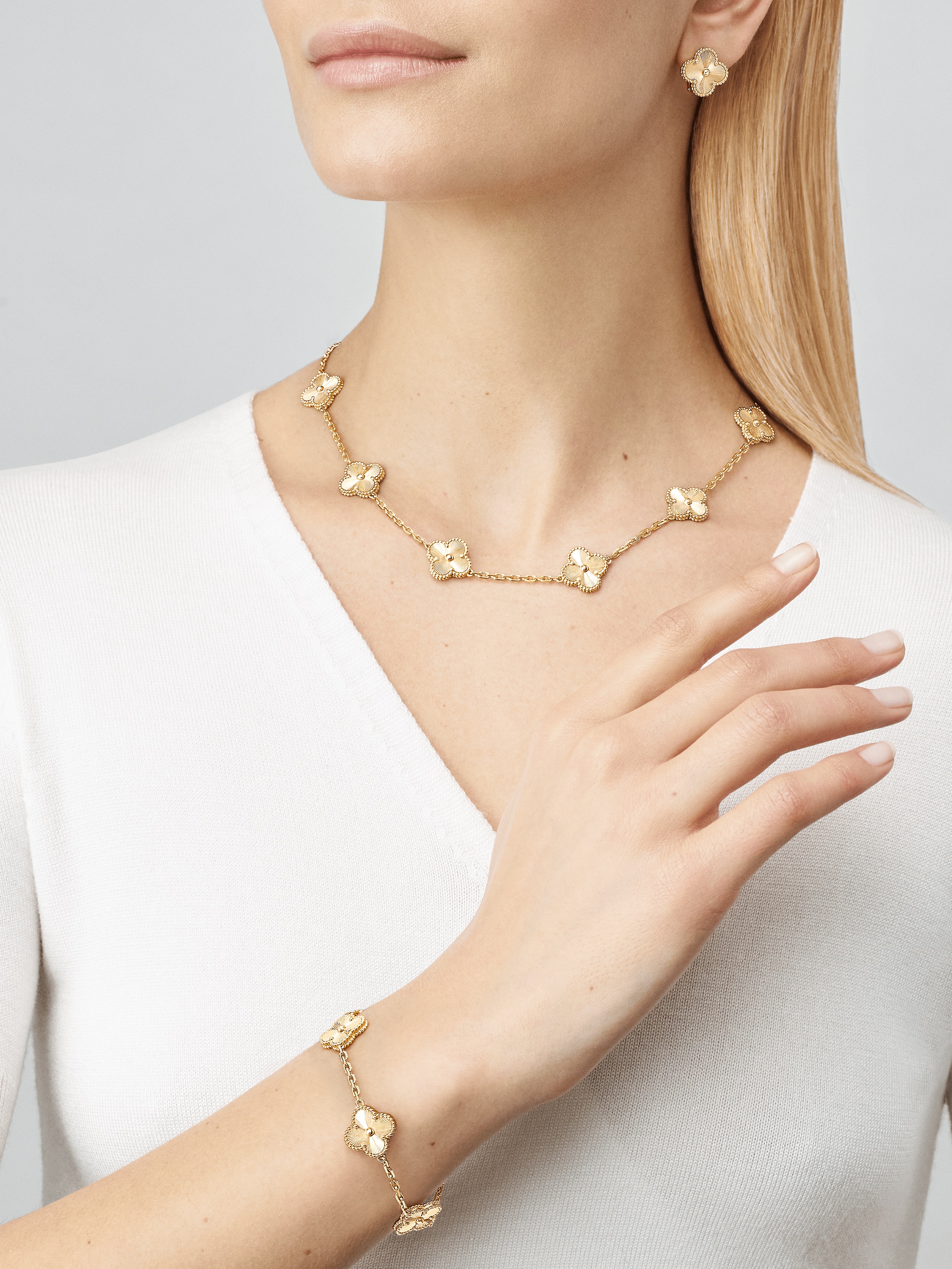 van cleef yellow gold alhambra necklace