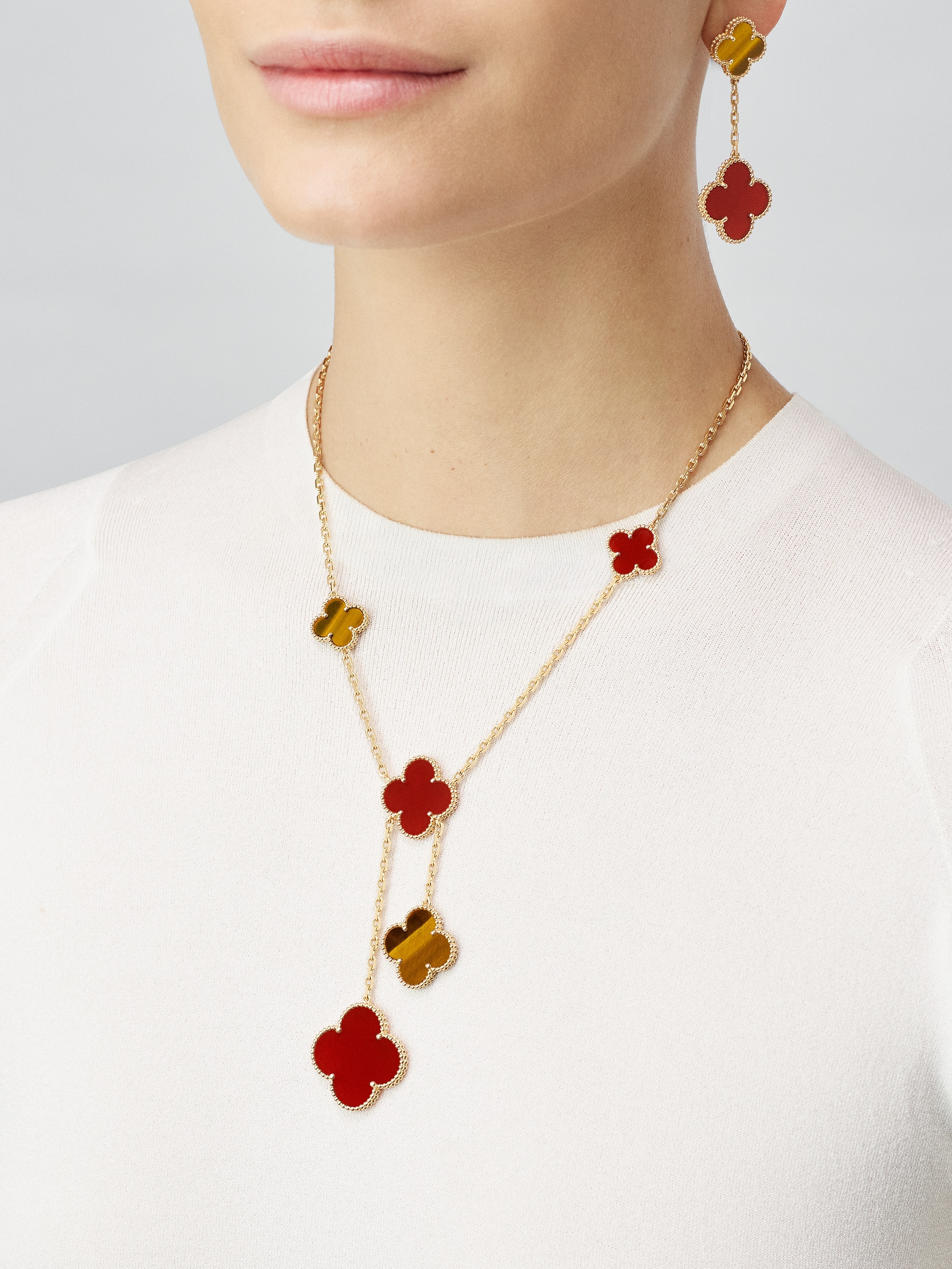 Van Cleef & Arpels Pendant Necklace, Yellow Gold & Carnelian - Vintage Alhambra