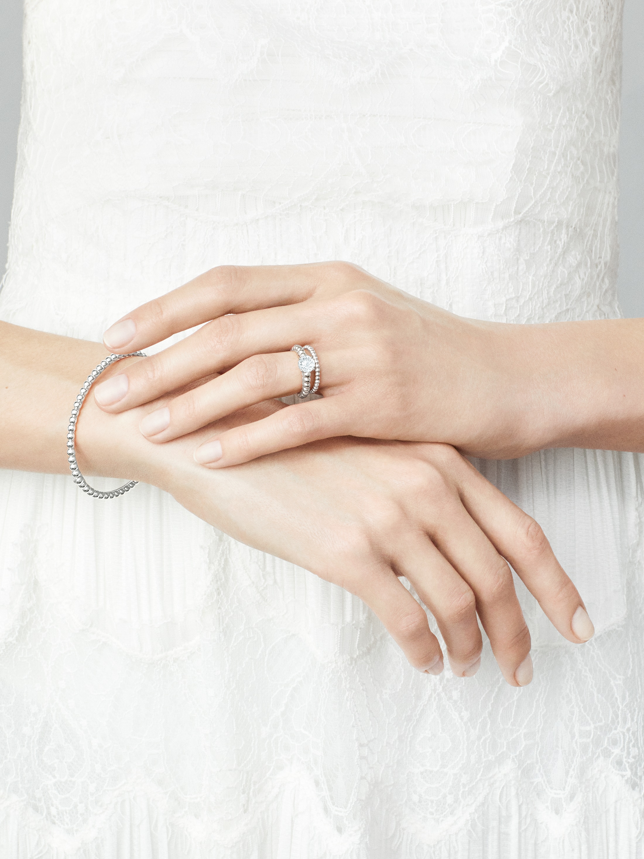 Perlée solitaire 1.00 carat EVVS2, 18K white gold, Diamond:  1 stone,  1 carat, Worn Alternative, Jewelry Ring - Van Cleef & Arpels