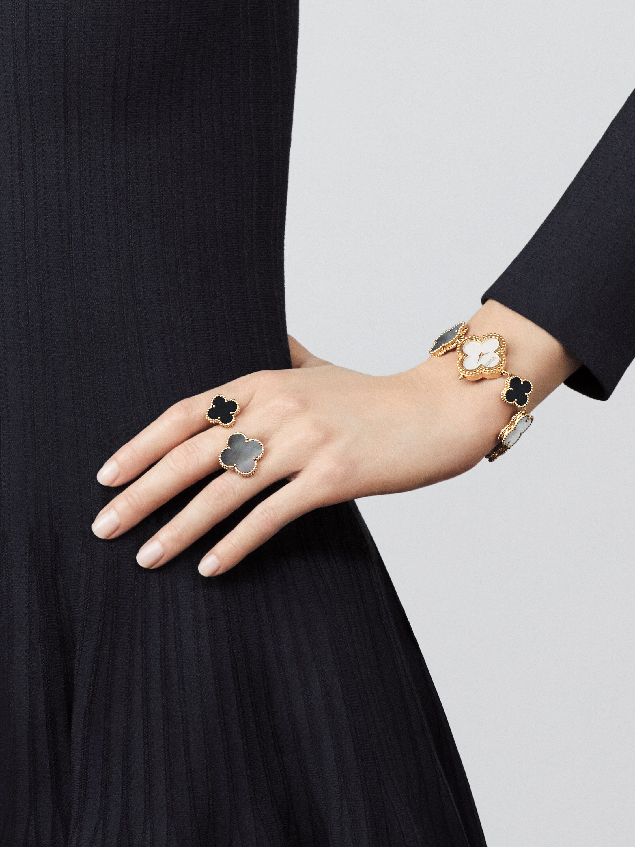 Between the Finger Rings - Van Cleef & Arpels