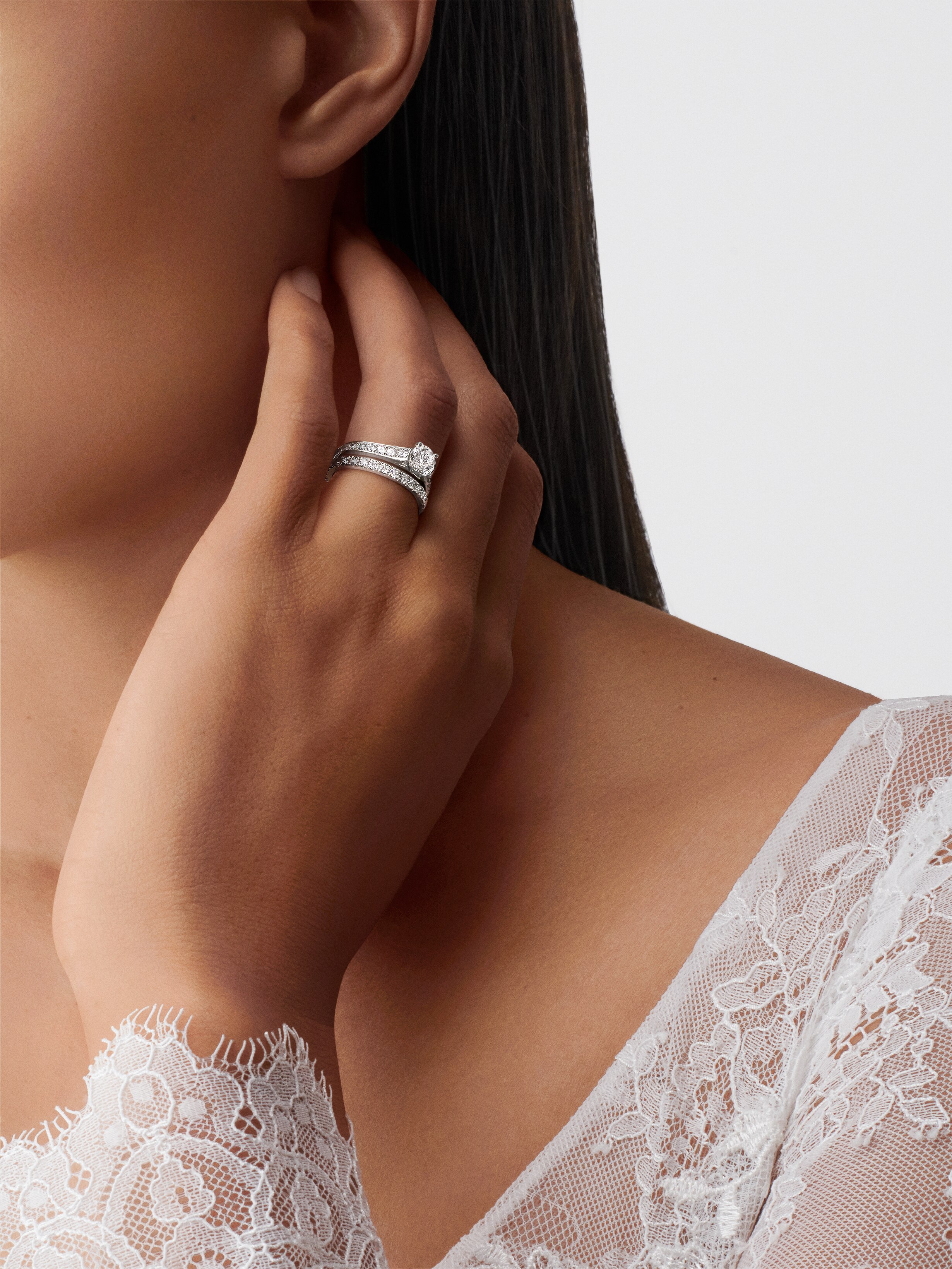 Romance solitaire 0.70 ct DIF, Platinum, Diamond:  19 stones,  1.08 carats, Worn Alternative, Jewelry Ring - Van Cleef & Arpels