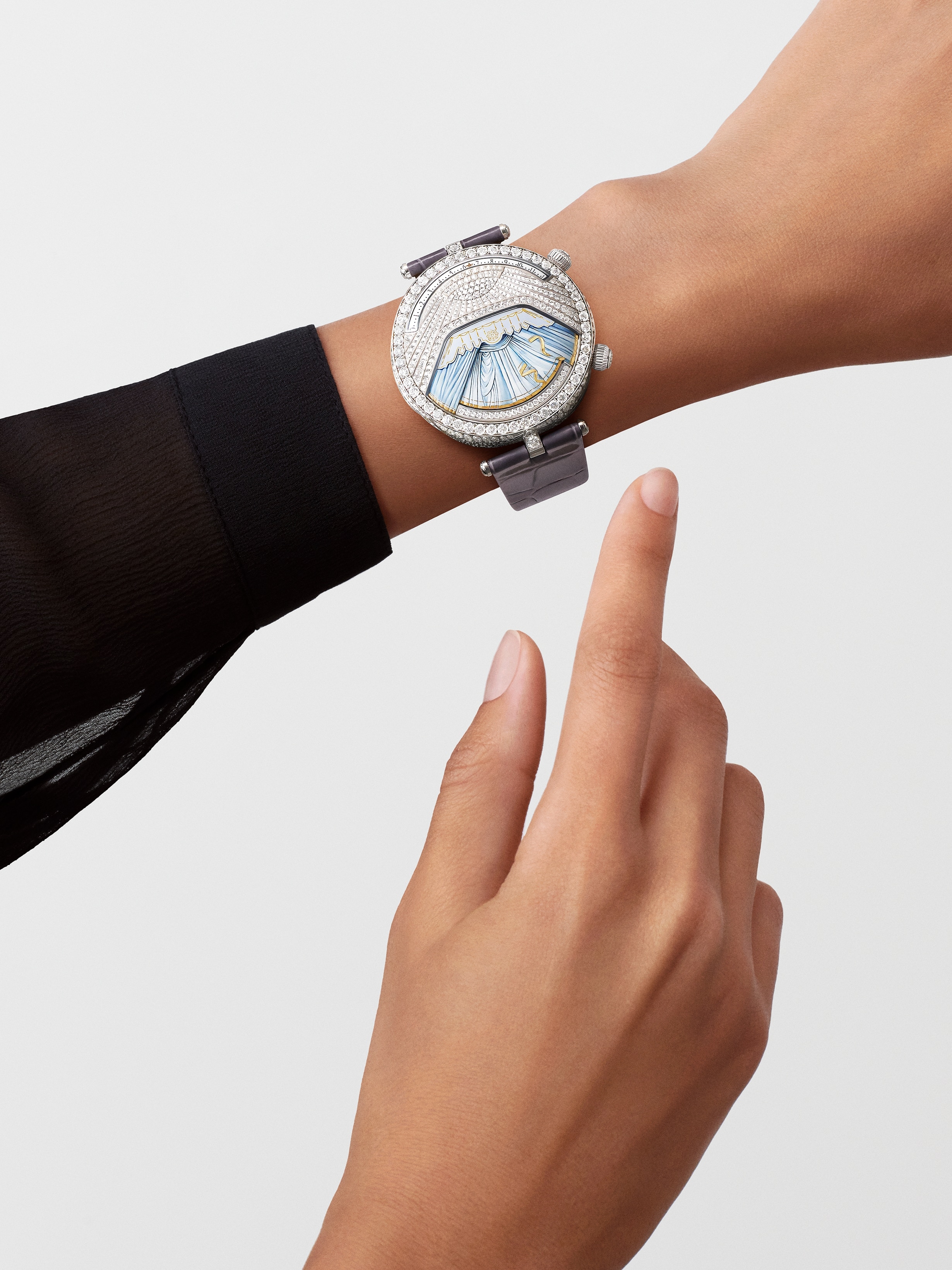 Lady Arpels Ballerine Musicale Diamant watch, 18K white gold, Diamond:  734 stones,  7.89 carats, Worn Detail, Watch - Van Cleef & Arpels