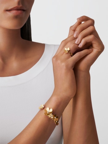 Hinged diamond bangle reference