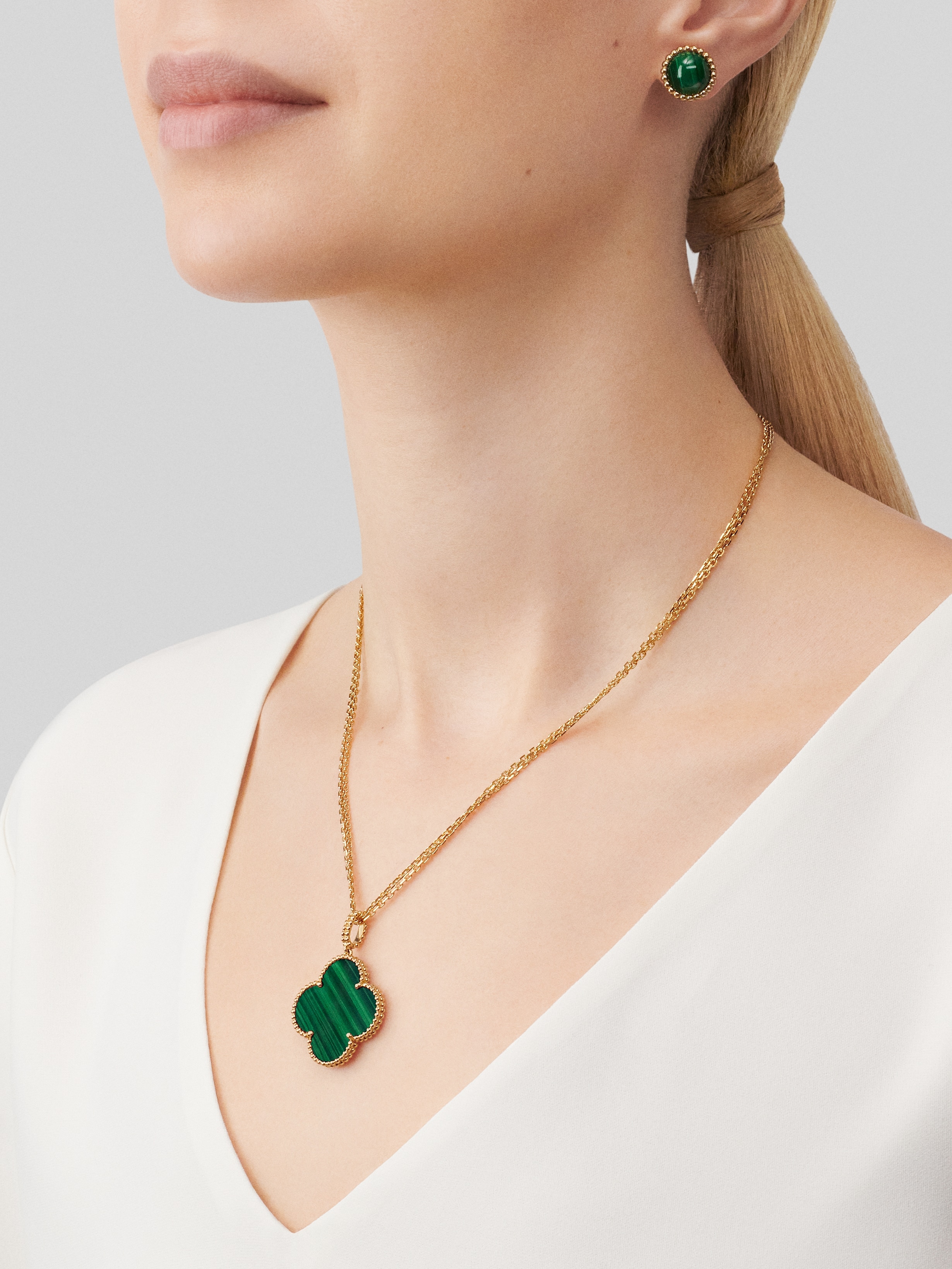 Magic Alhambra long necklace, 1 motif 18K yellow gold, Malachite