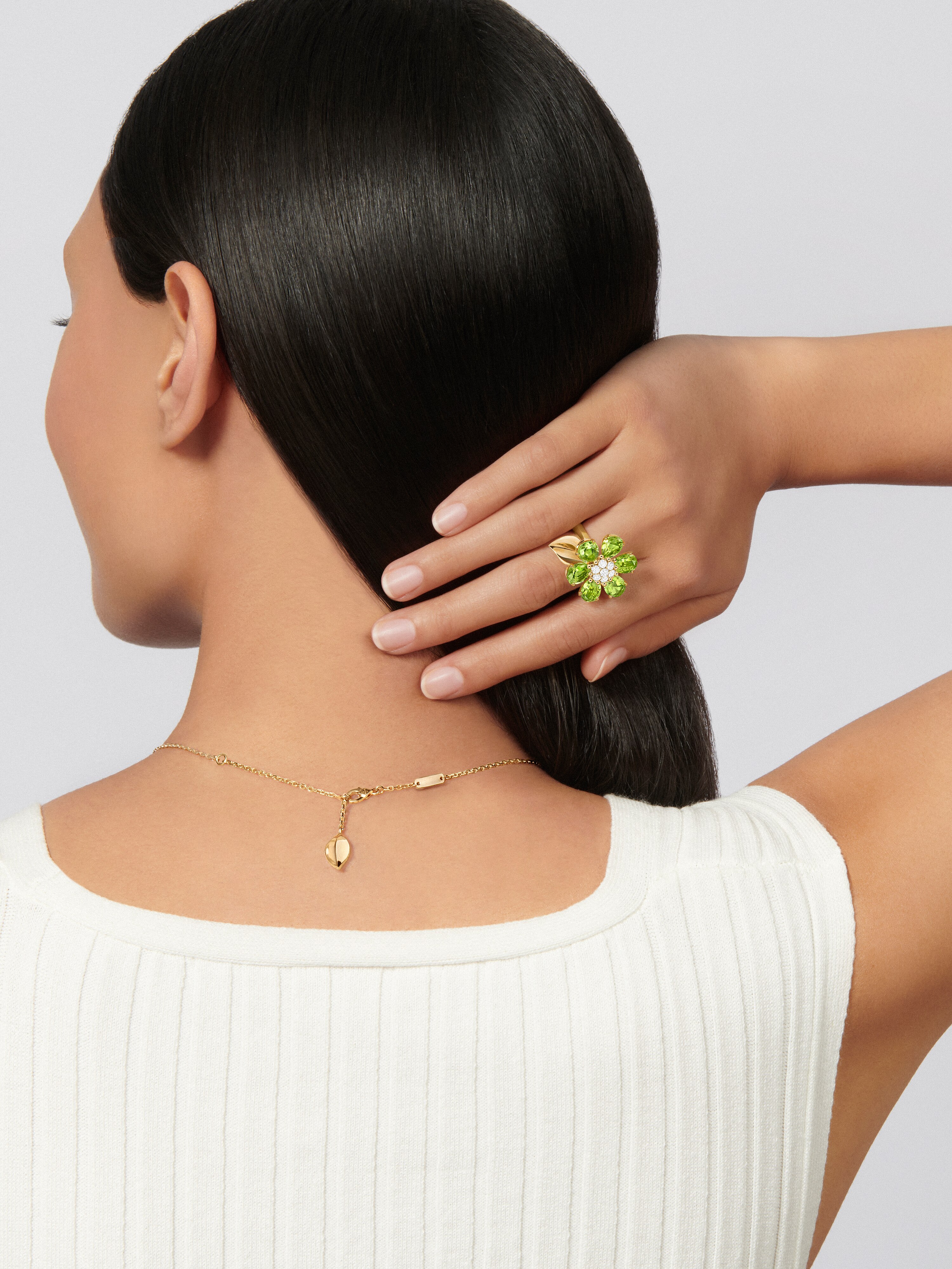 Fleurs d’Hawaï pendant, 18K yellow gold, Diamond:  7 stones,  0.19 carat, Peridot:  6 stones,  7.5 carats, Worn Detail, Jewelry Pendent - Van Cleef & Arpels