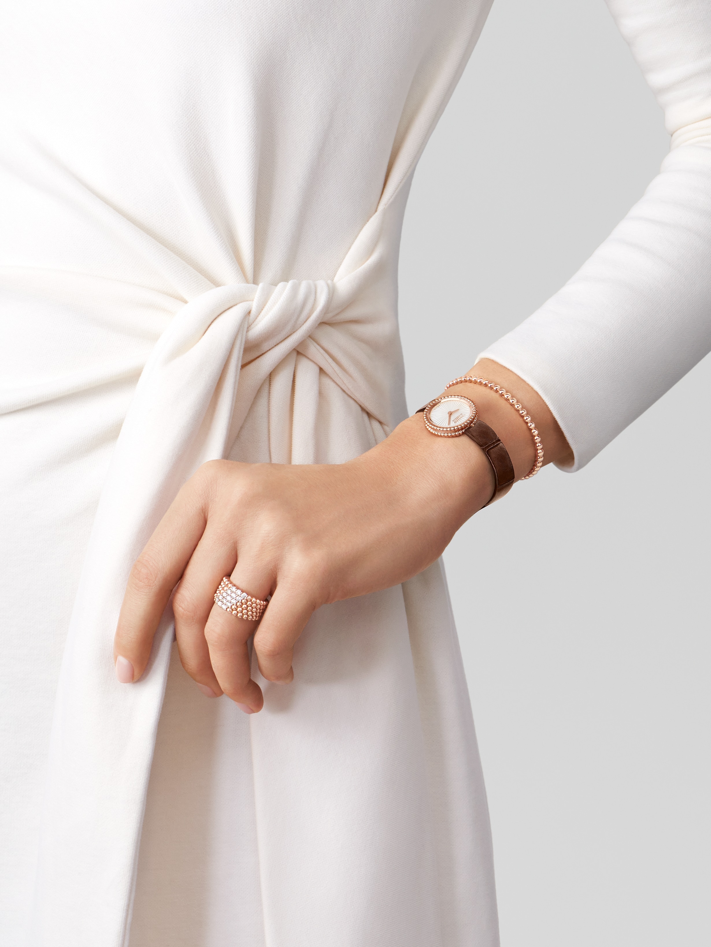 【美品】Van Cleef & Arpelsペルレローズゴールドミディアムリング ペルレ クローバー リング、ミディアムモデル 18K ローズ