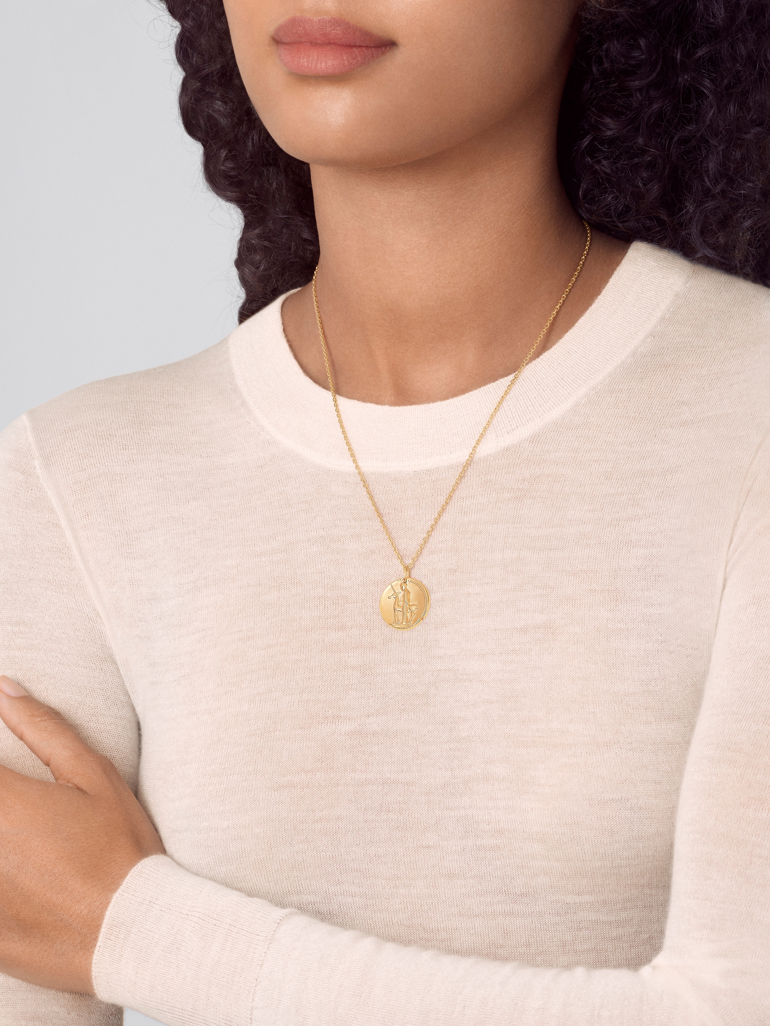 Zodiaque medal Virginis (Virgo), 18K yellow gold, Worn Alternative, Jewelry Pendent - Van Cleef & Arpels