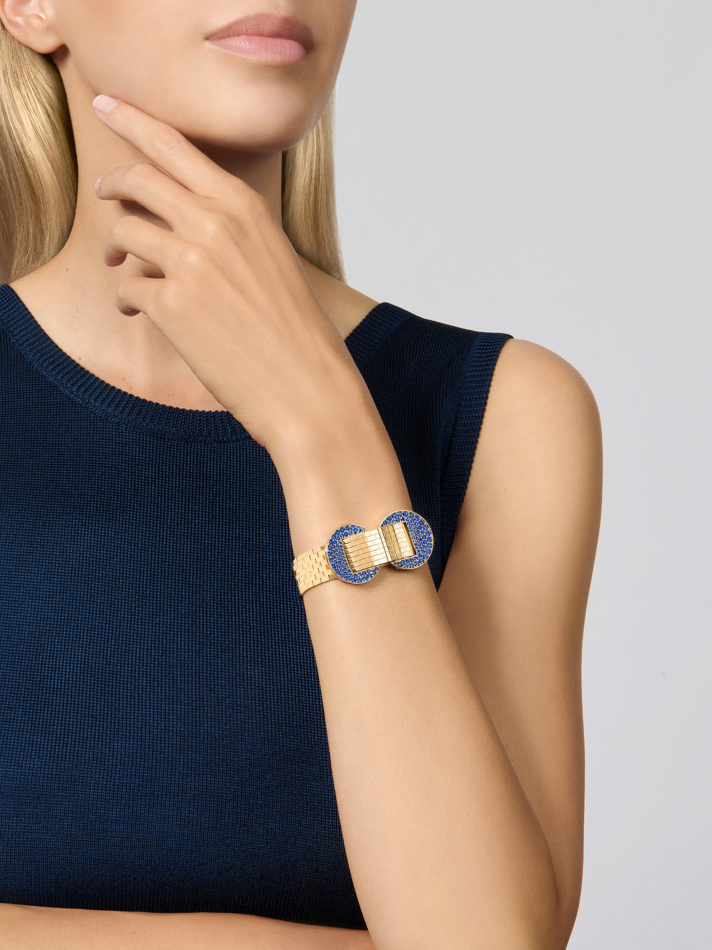 Ludo Secret watch, 18K yellow gold, Mother-of-pearl:  1 stone, Sapphire:  185 stones,  6.28 carats, Worn Detail, Watch - Van Cleef & Arpels