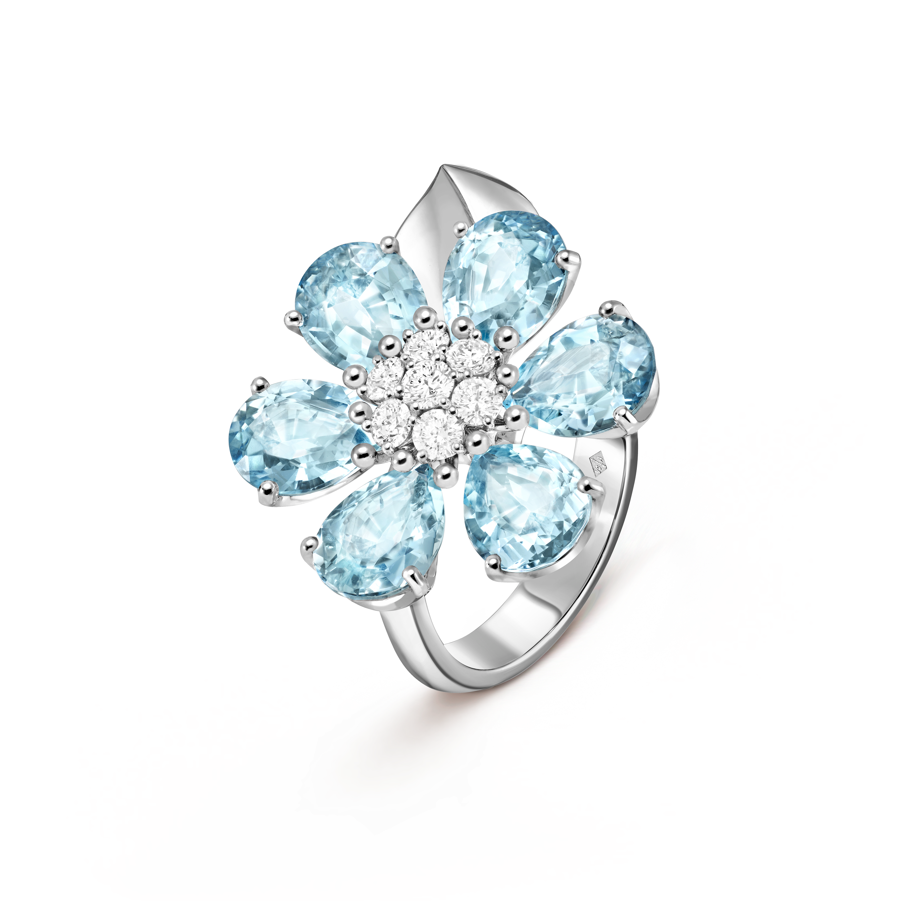 Anello Fleurs d’Hawaï, Oro bianco 750/1000, Acquamarina:  6 pietre,  8.64 carati, Diamante:  7 pietre,  0.54 carati, Three Fourth, Jewelry Ring - Van Cleef & Arpels