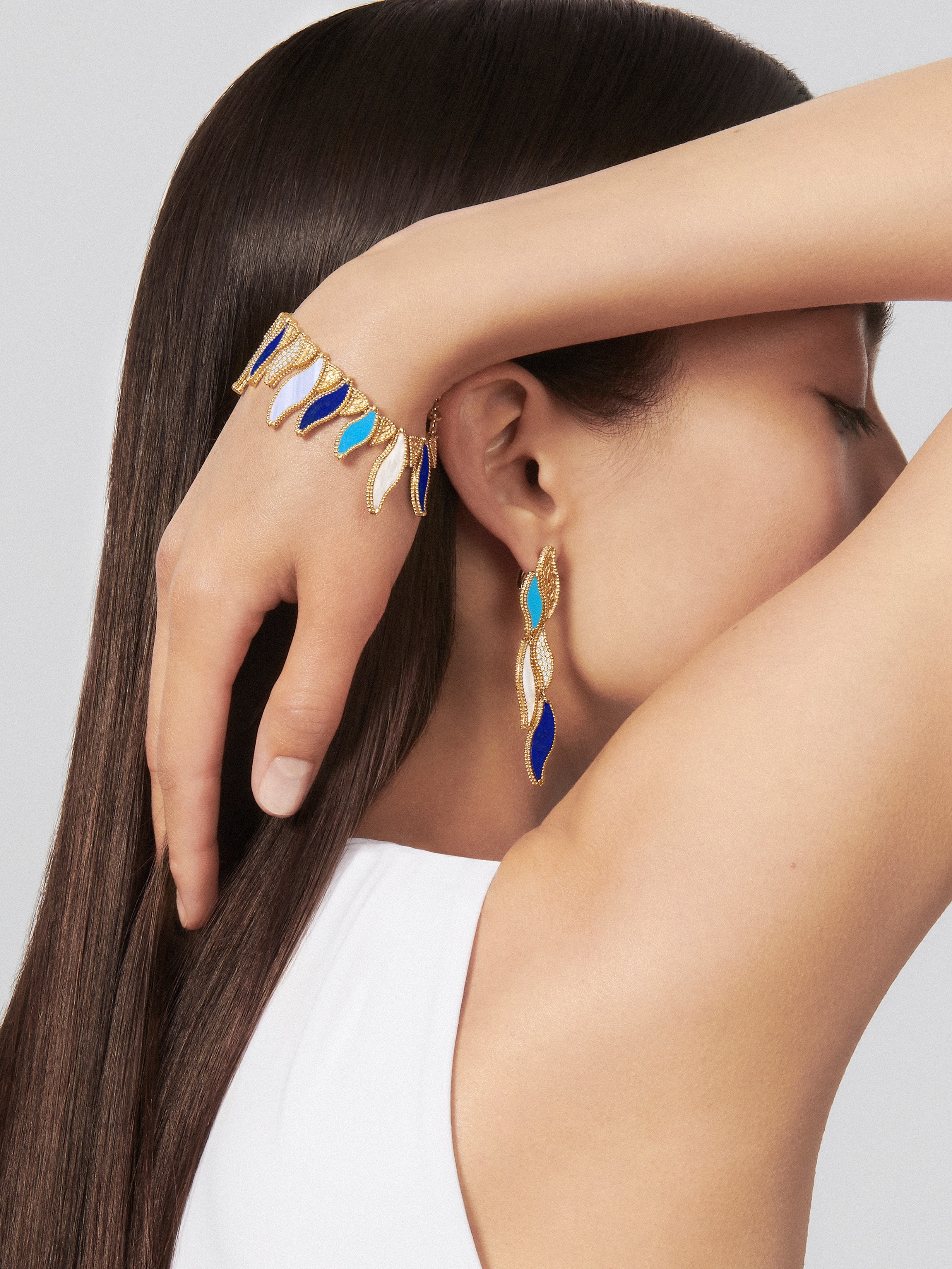 Lucky Summer Wave bracelet 18K yellow gold, Chalcedony, Diamond, Lapis  Lazuli, Mother-of-pearl, Turquoise - Van Cleef & Arpels