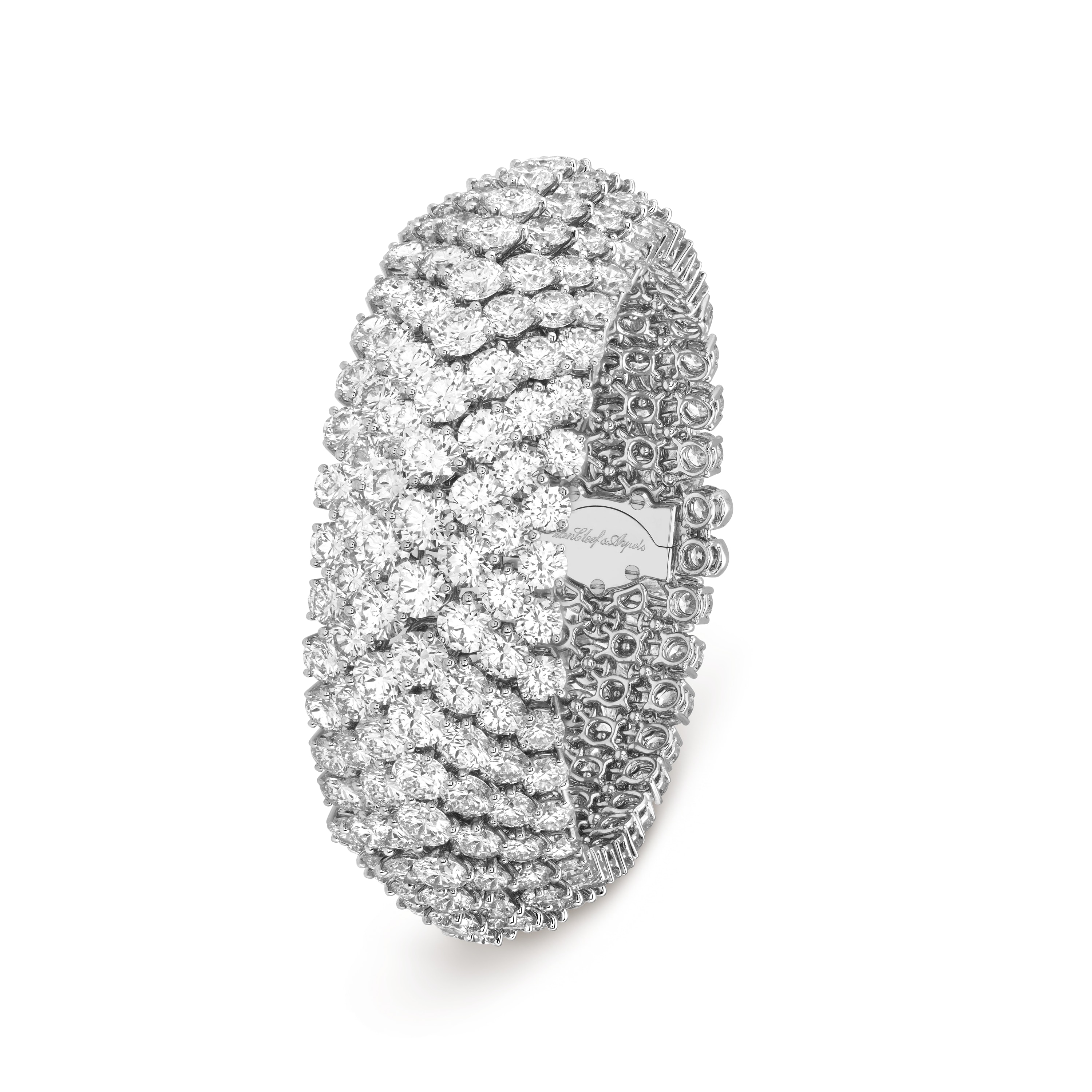 Bracelet À Cheval 7 rangs, Or blanc 750/1000, Diamant:  266 pierres,  73.08 carats, Three Fourth, High Jewelry Bracelet - Van Cleef & Arpels