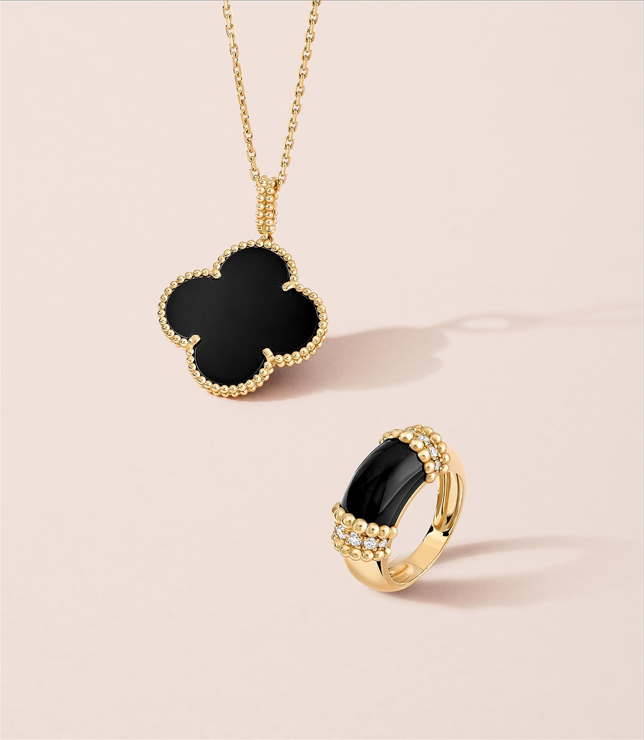 Estate Jewelry Van Cleef & Arpels Alhambra Onyx Yellow Gold Necklace -  Estate Jewelry