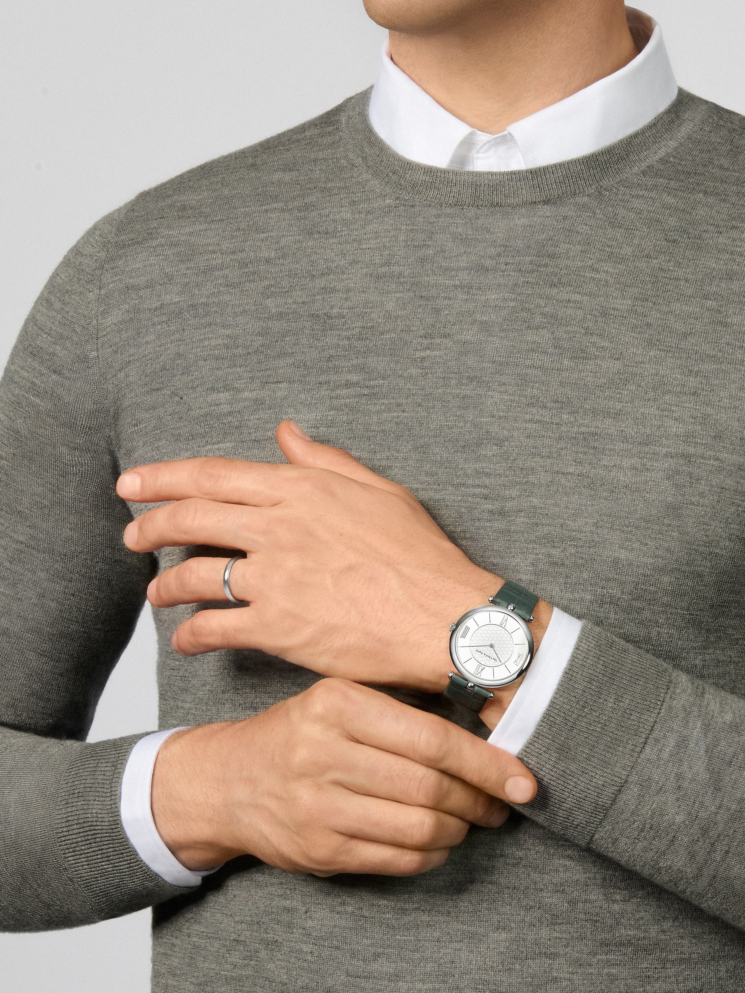 Relógio Pierre Arpels, 38 mm, Ouro branco 18 quilates, Diamante:  1 pedra,  0.04quilate, Worn Detail, Watch - Van Cleef & Arpels
