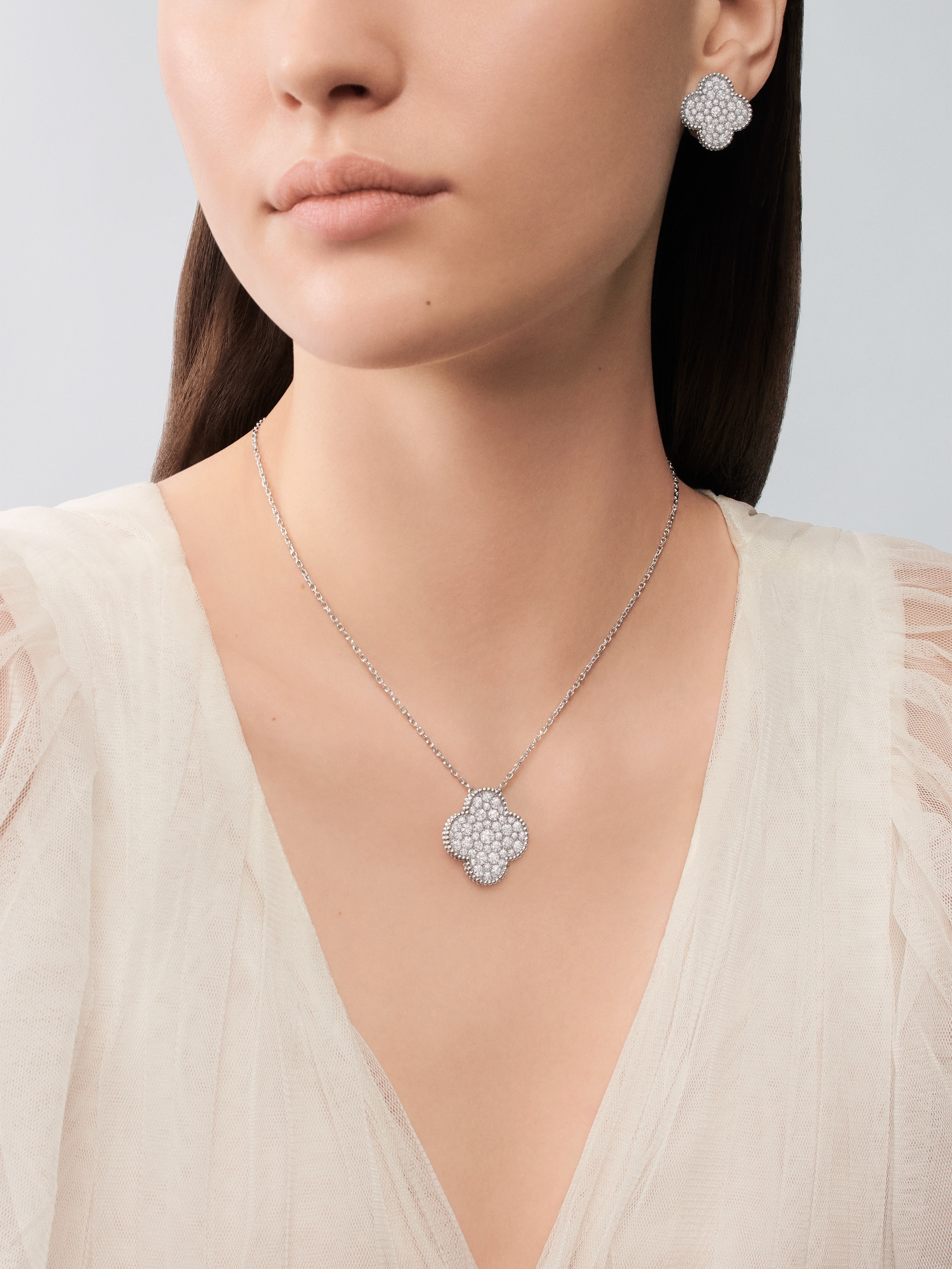 マジック アルハンブラ イヤリング 18K ホワイトゴールド