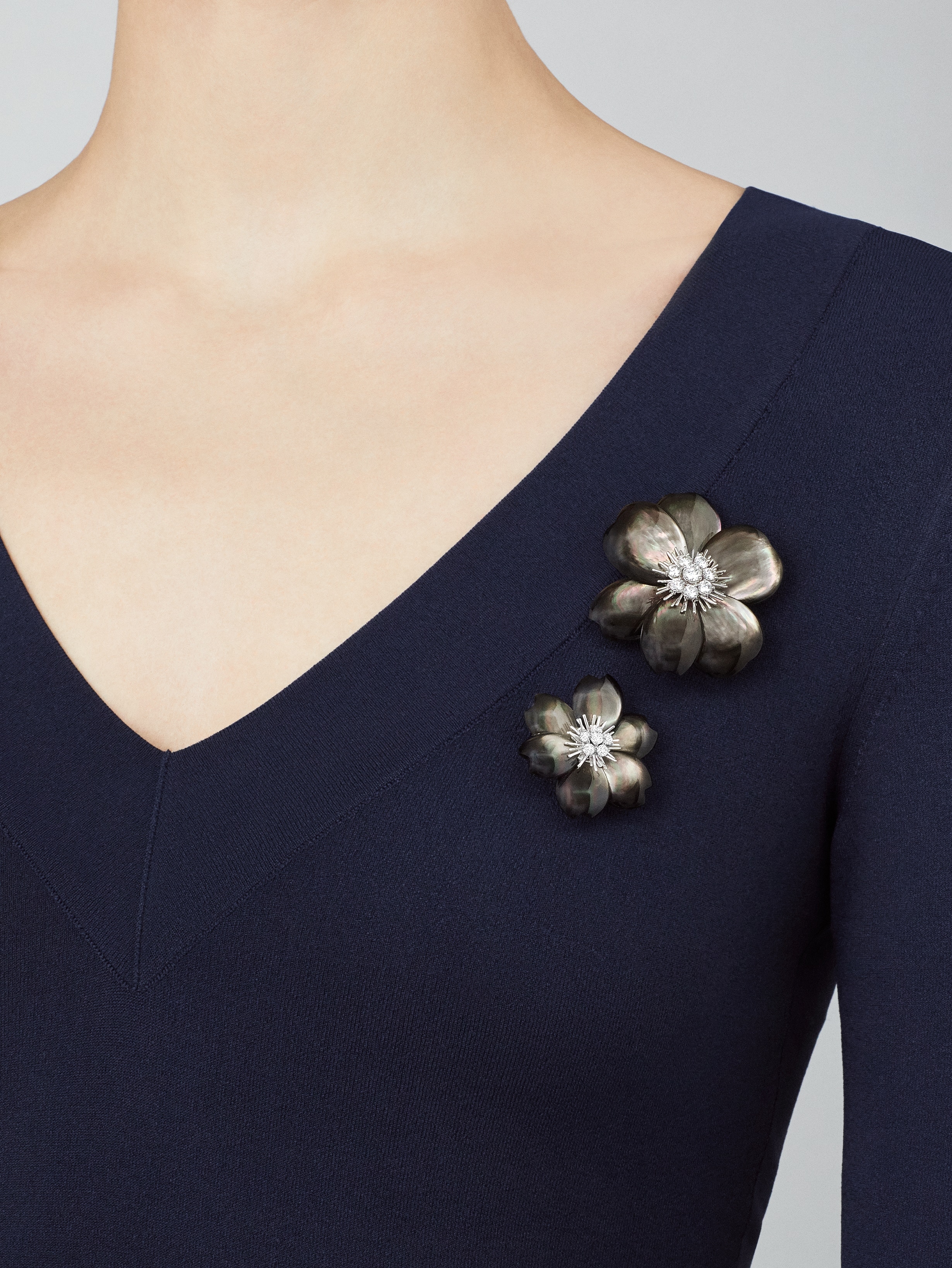 Rose de Noël clip, large model, 18K white gold, Diamond:  8 stones,  1.54 carats, Mother-of-pearl:  6 stones, Worn Alternative, Jewelry Clip - Van Cleef & Arpels