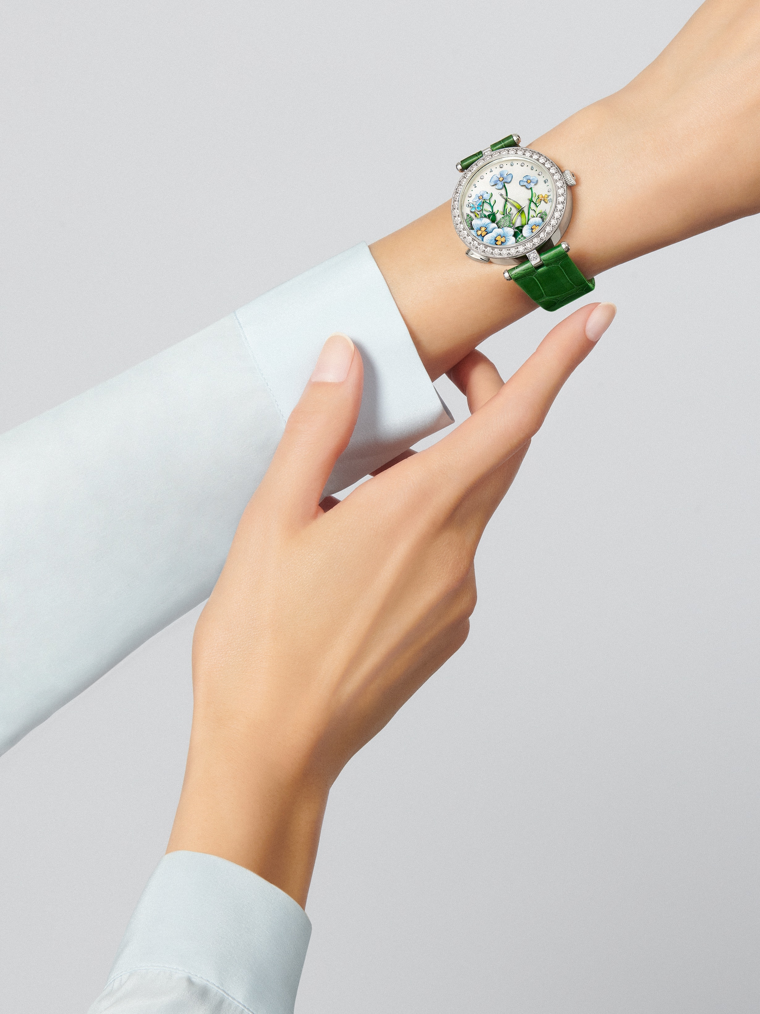 Lady Arpels Brise d’Été watch, 18K white gold, Diamond:  120 stones,  3.45 carats, Mother-of-pearl:  1 stone, Spessartite:  12 stones,  0.09 carat, Tsavorite:  47 stones,  0.1 carat, Worn Alternative, Watch - Van Cleef & Arpels