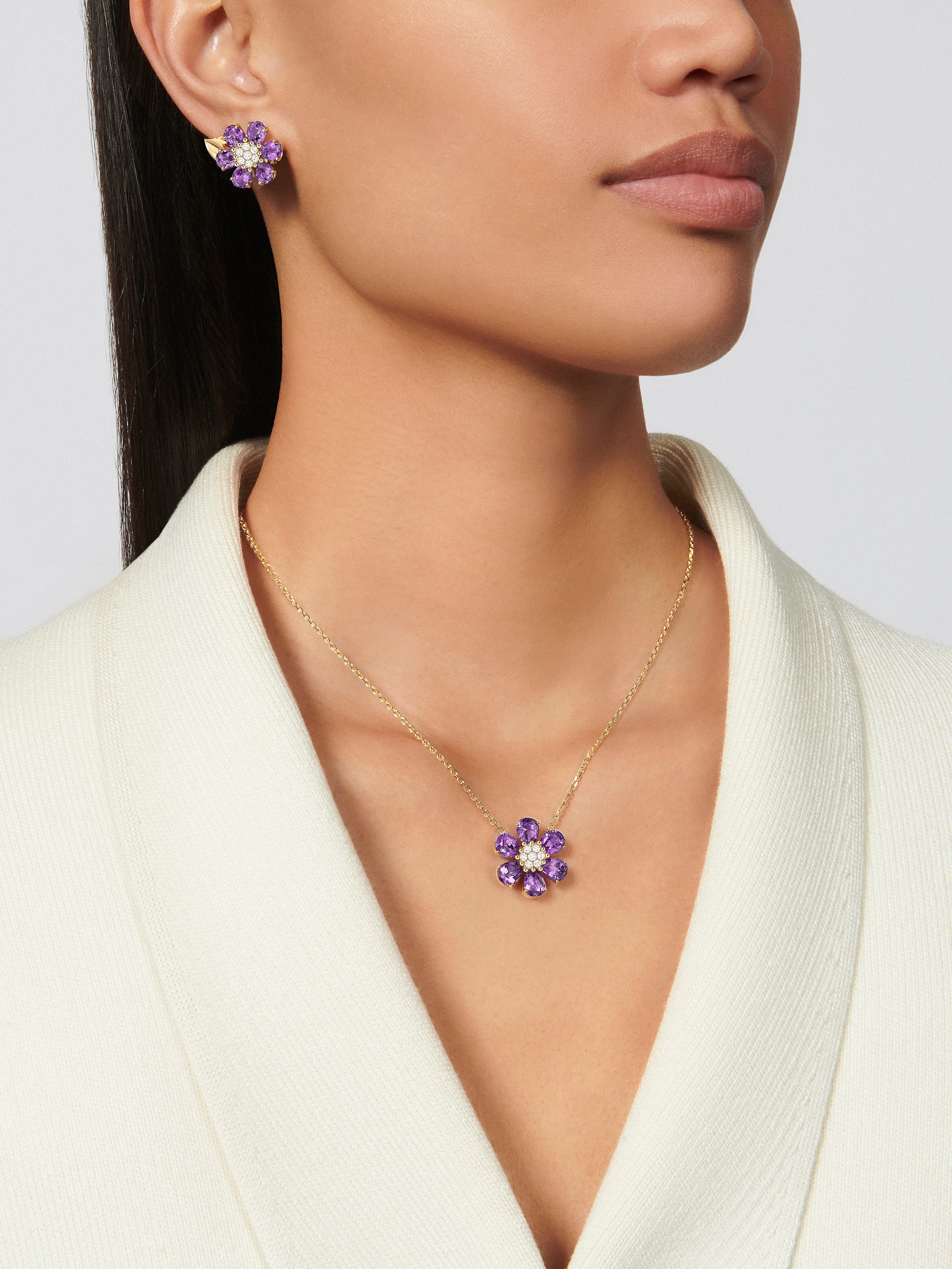 Fleurs d’Hawaï pendant, 18K yellow gold, Amethyst:  6 stones,  6.06 carats, Diamond:  7 stones,  0.19 carat, Worn Alternative, Jewelry Pendent - Van Cleef & Arpels