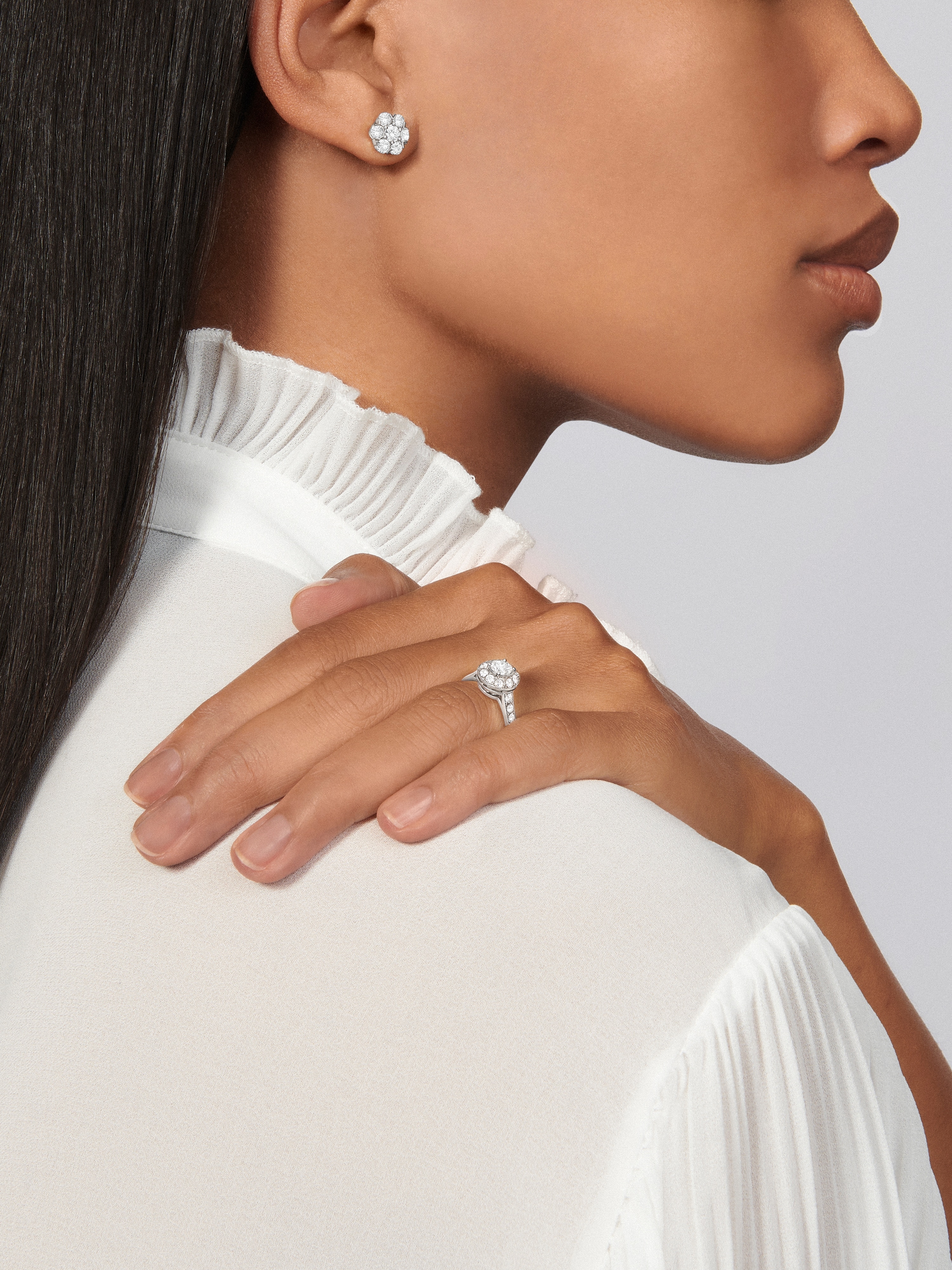 Icône solitaire 0.50 carat EIF, Platinum, Diamond:  27 stones,  1.07 carats, Worn Detail, Jewelry Ring - Van Cleef & Arpels