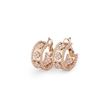 VCARO2MK00 - Perlée clovers hoop earrings