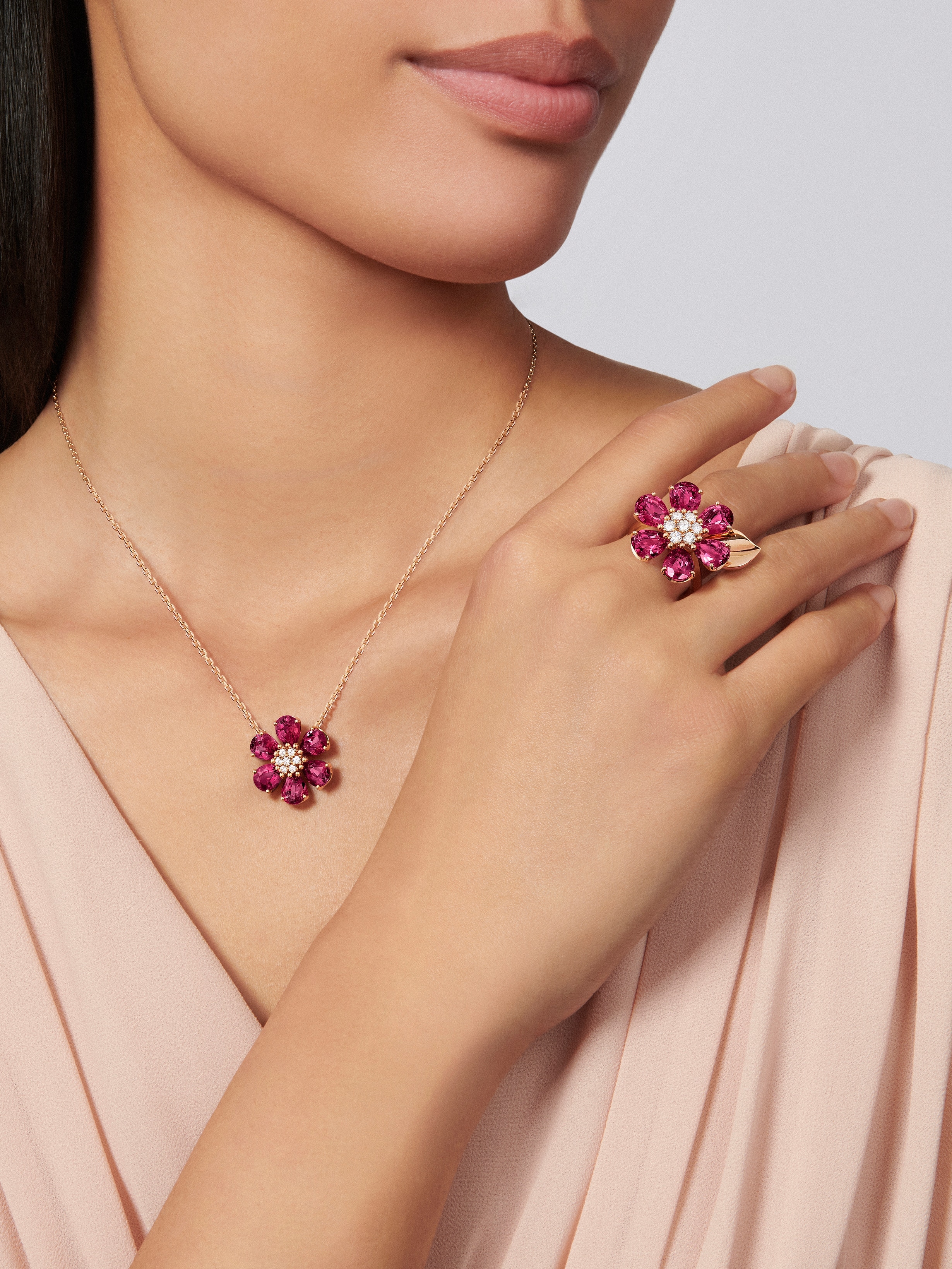 Fleurs d'Hawaï ring 18K rose gold, Diamond, Rhodolite - Van