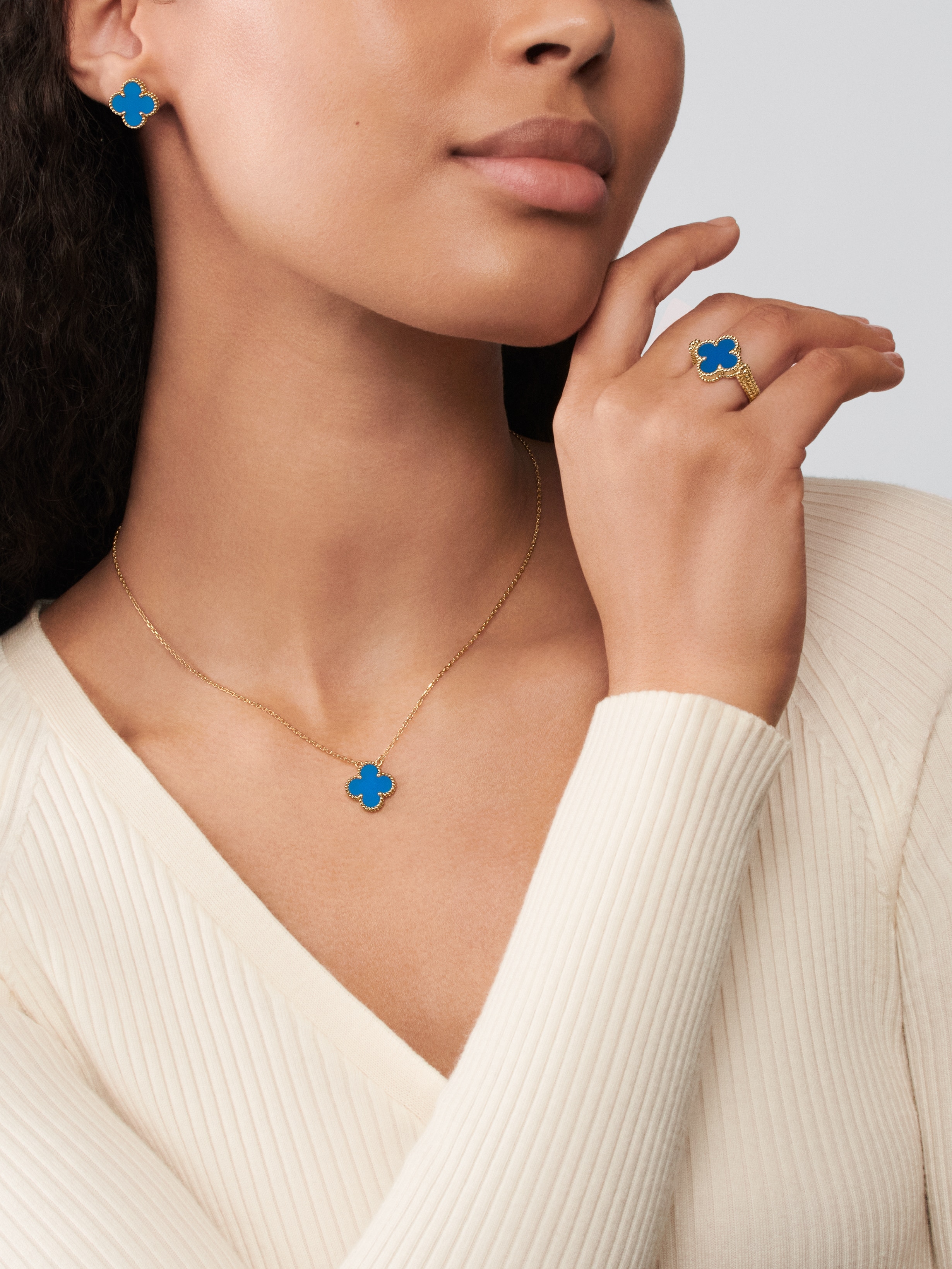 Blue van cleef necklace outlet