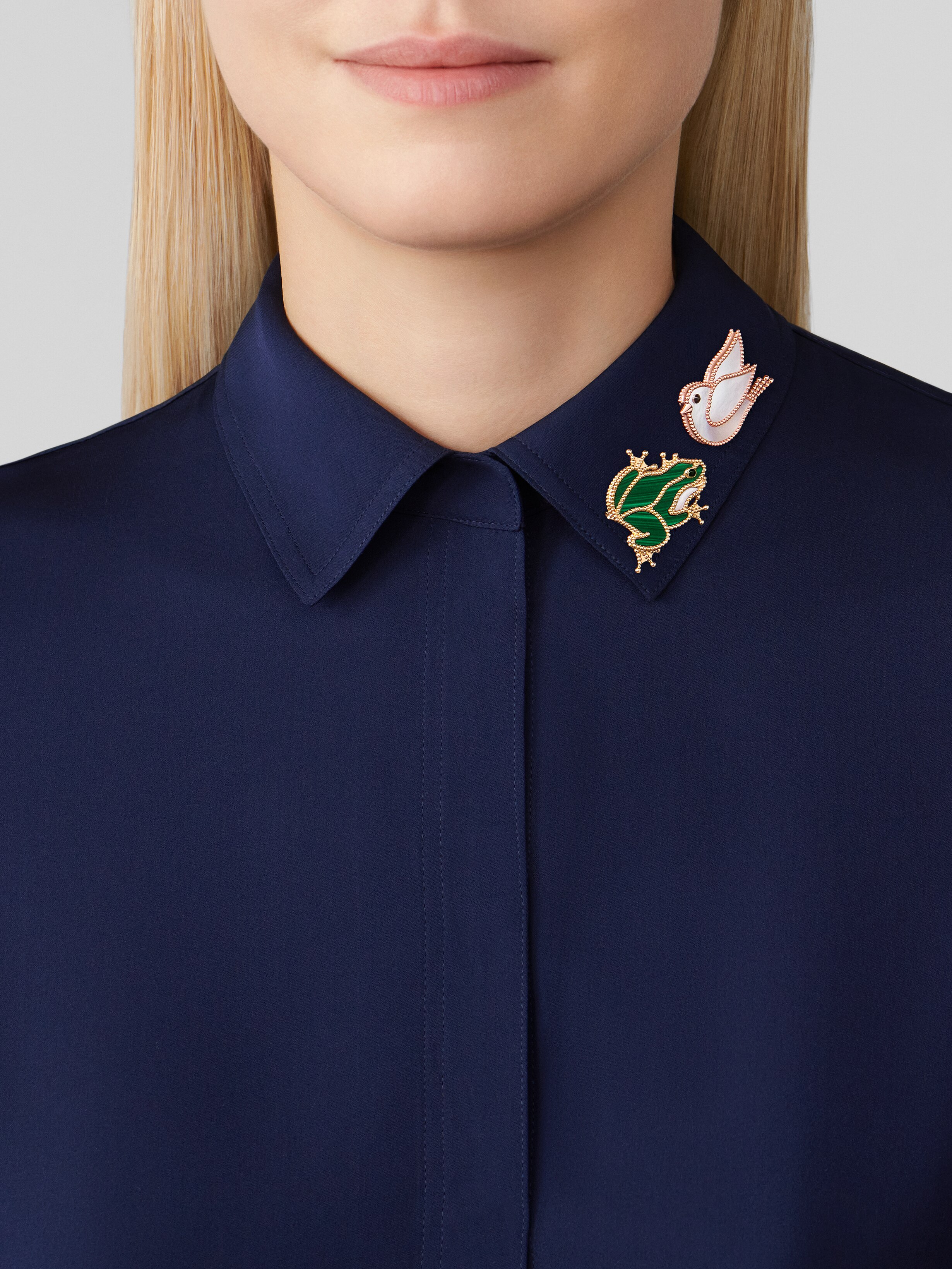 Lucky Animals Dove clip, 18K rose gold, Mother-of-pearl:  3 stones, Onyx:  1 stone, Worn Alternative, Jewelry Clip - Van Cleef & Arpels