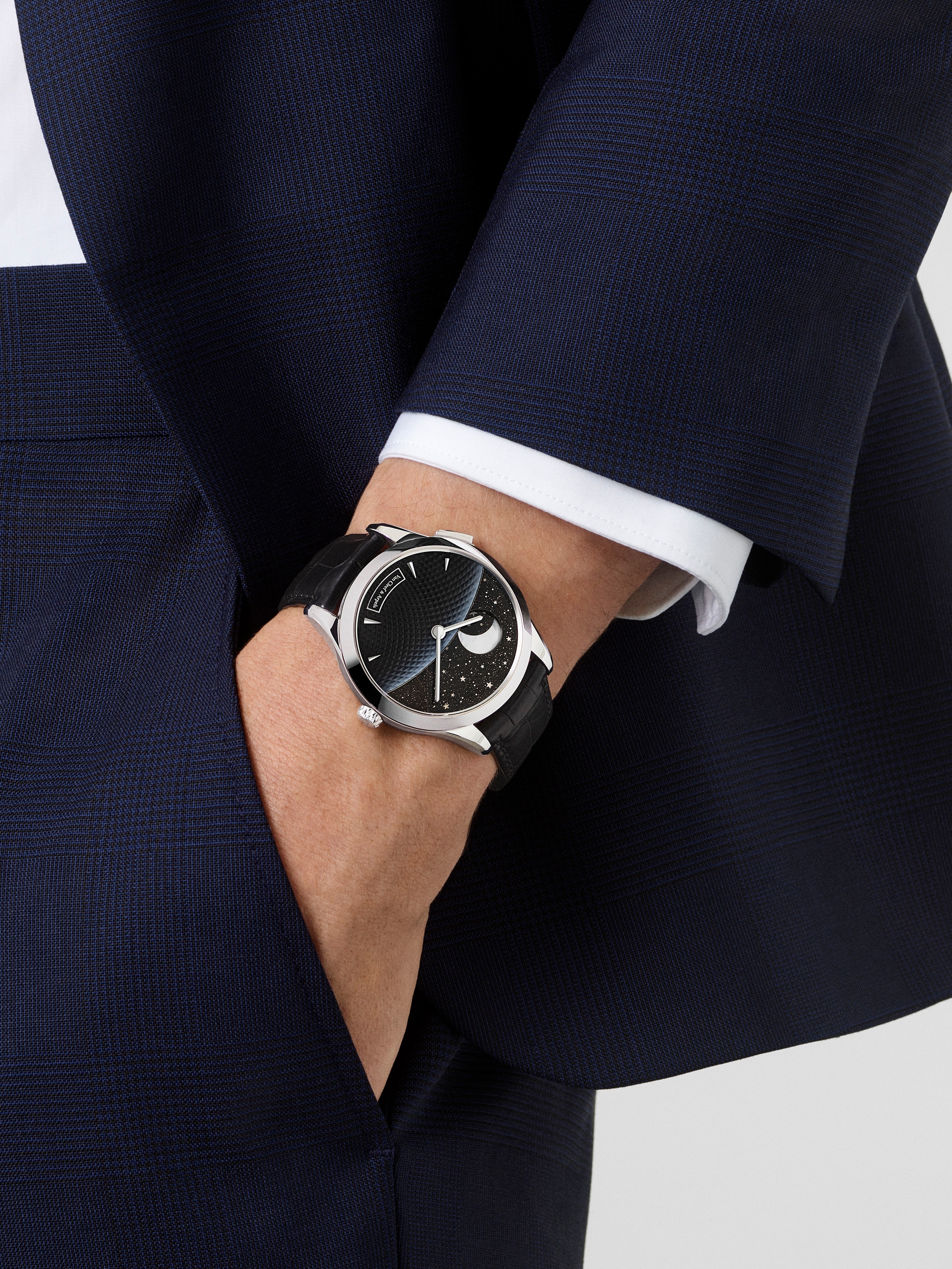 ساعة ميدنايت جور نوي فاز دو لون, ذهب أبيض 18 قيراط, أفنتورين:  2 أحجار, عرق اللؤلؤ:  2 أحجار, Worn Alternative, Watch - Van Cleef & Arpels