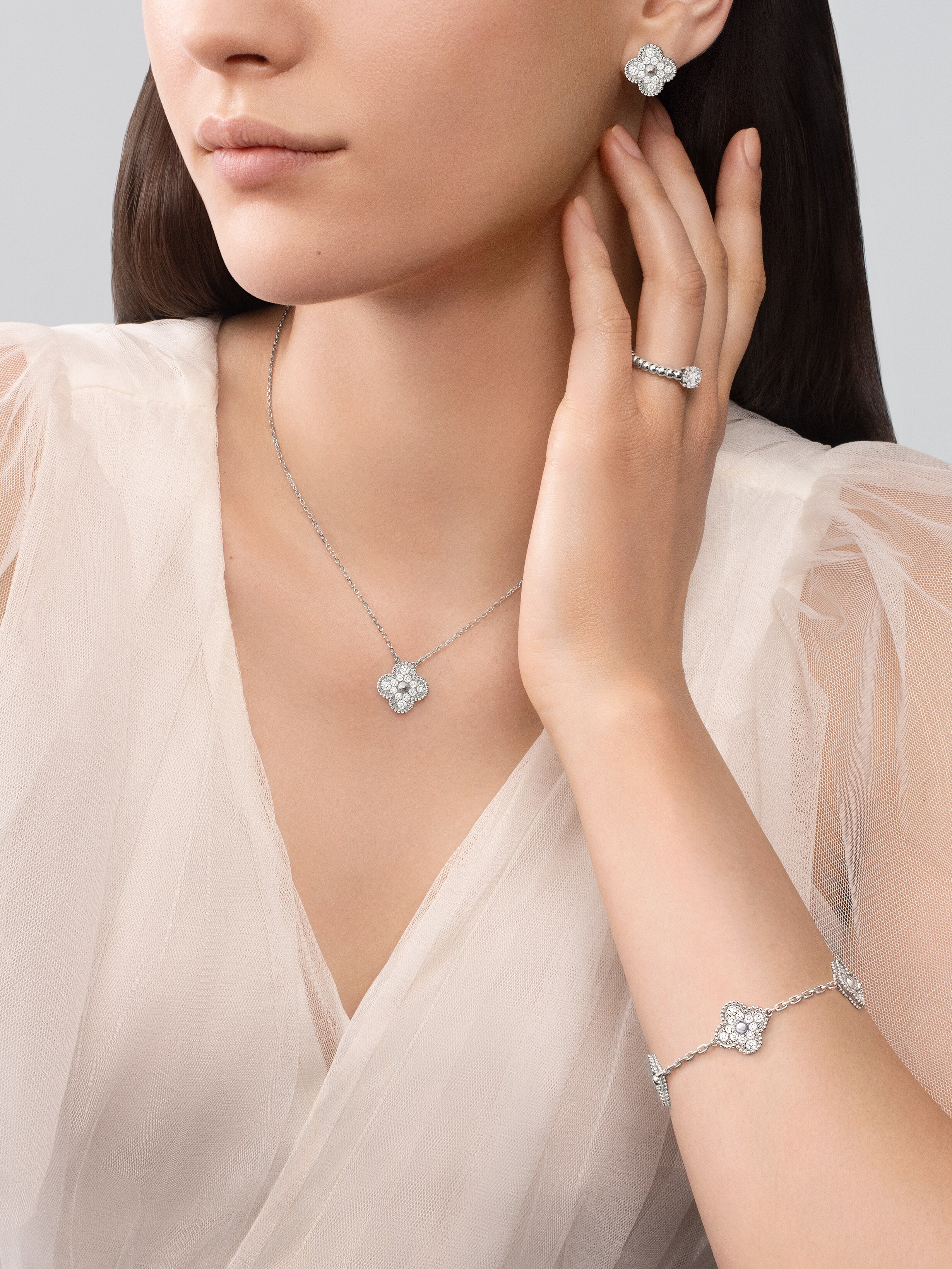 خاتم سوليتير بيرليه 1.00 قيراط فئة EVVS1, ذهب أبيض 18 قيراط, ماس:  1 حجر,  1 الوزن, Worn Alternative, Jewelry Ring - Van Cleef & Arpels