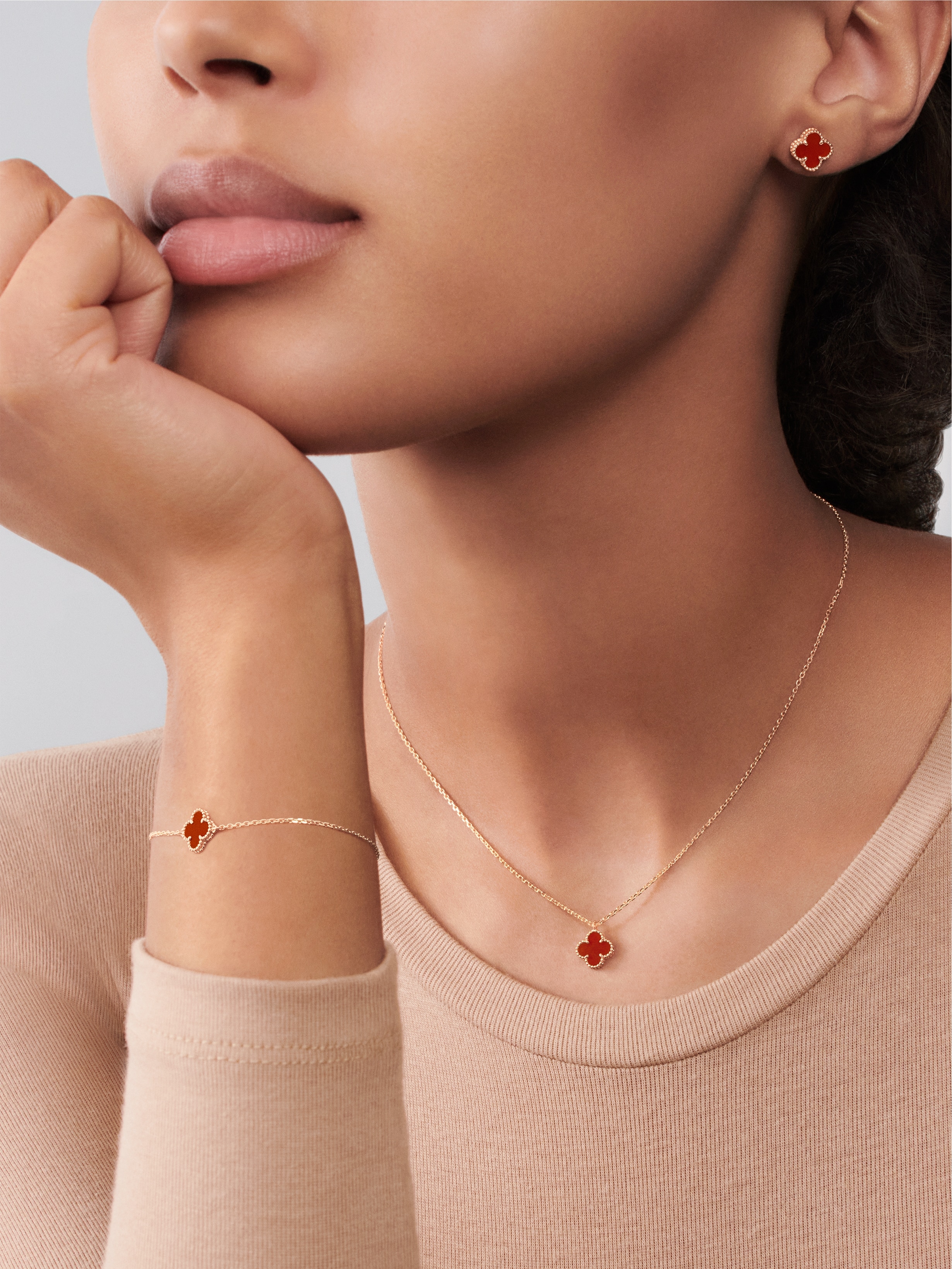 Sweet Alhambra pendant, 18K rose gold, Carnelian:  1 stone, Worn Detail, Jewelry Pendent - Van Cleef & Arpels