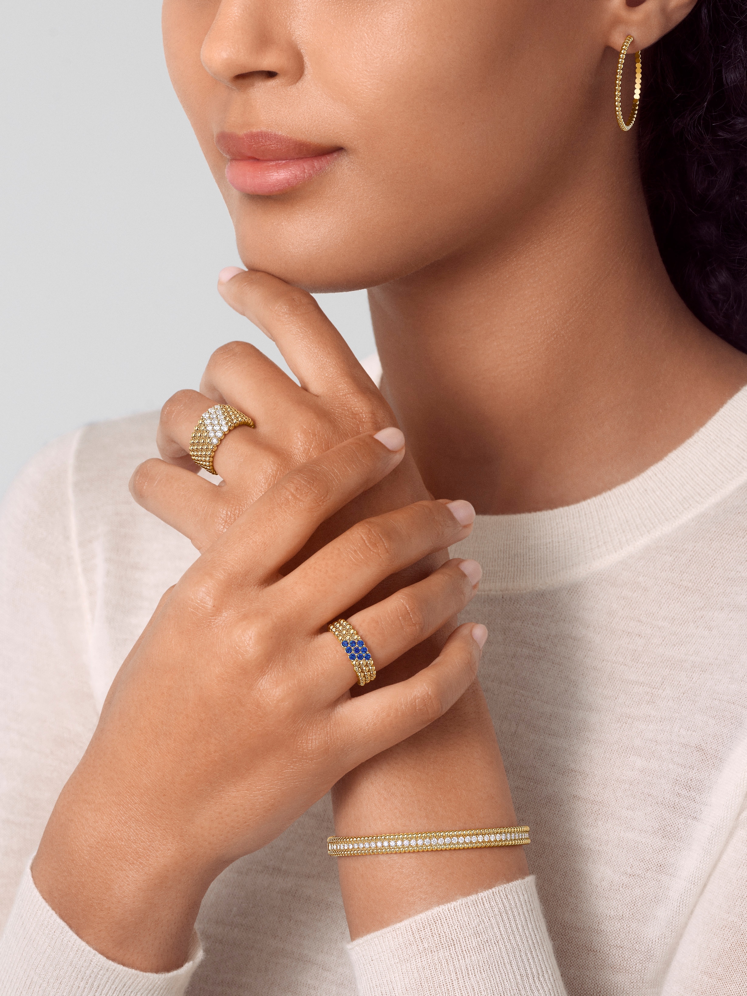 Ring Perlée Couleurs, 3-reihig, 18 Karat Gelbgold, Saphir:  9 Steine,  0.41 Karat, Worn Alternative, Jewelry Ring - Van Cleef & Arpels