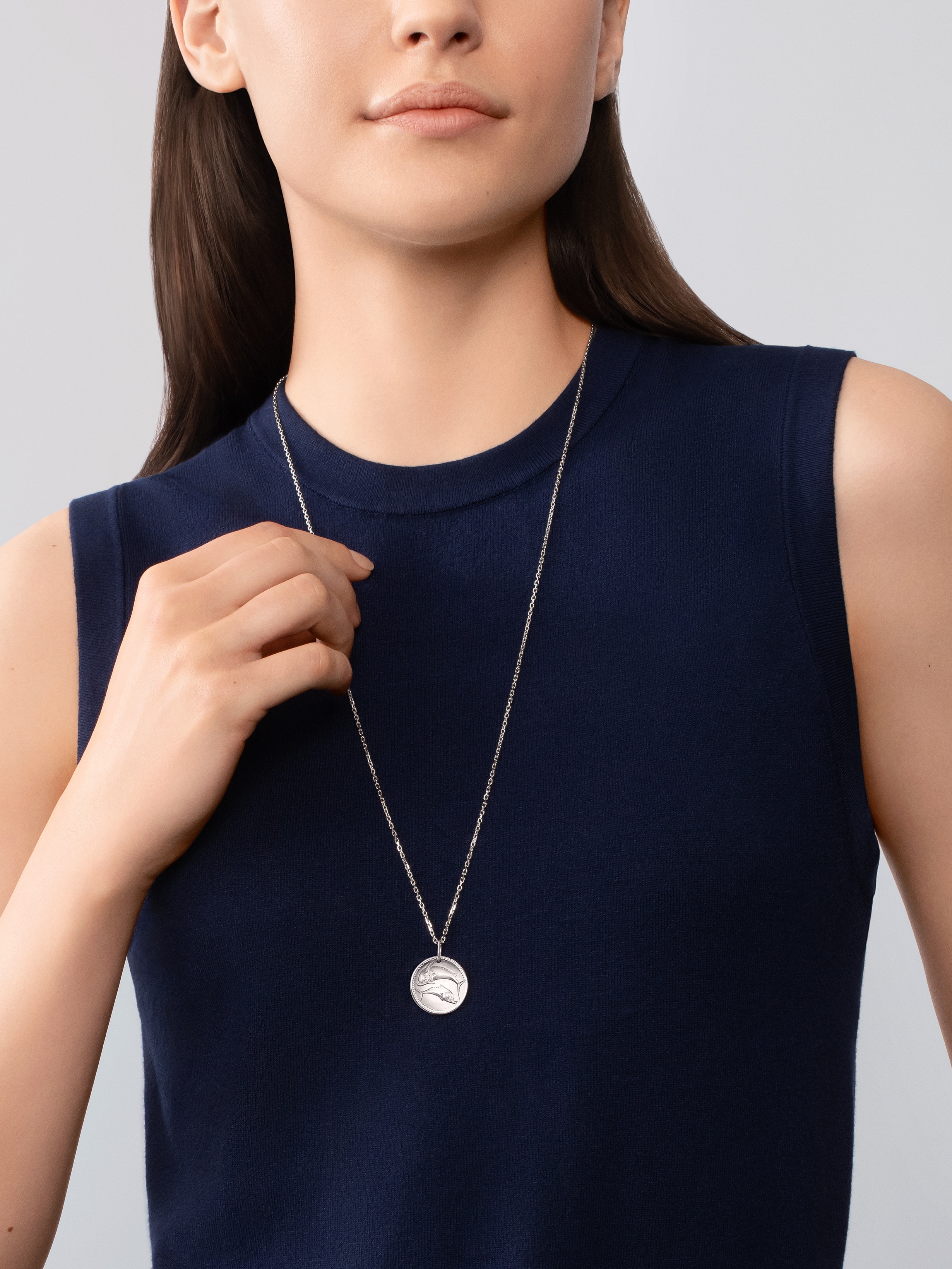 ميدالية زودياك بيسيوم (الحوت), ذهب أبيض 18 قيراط, Worn Detail, Jewelry Pendent - Van Cleef & Arpels