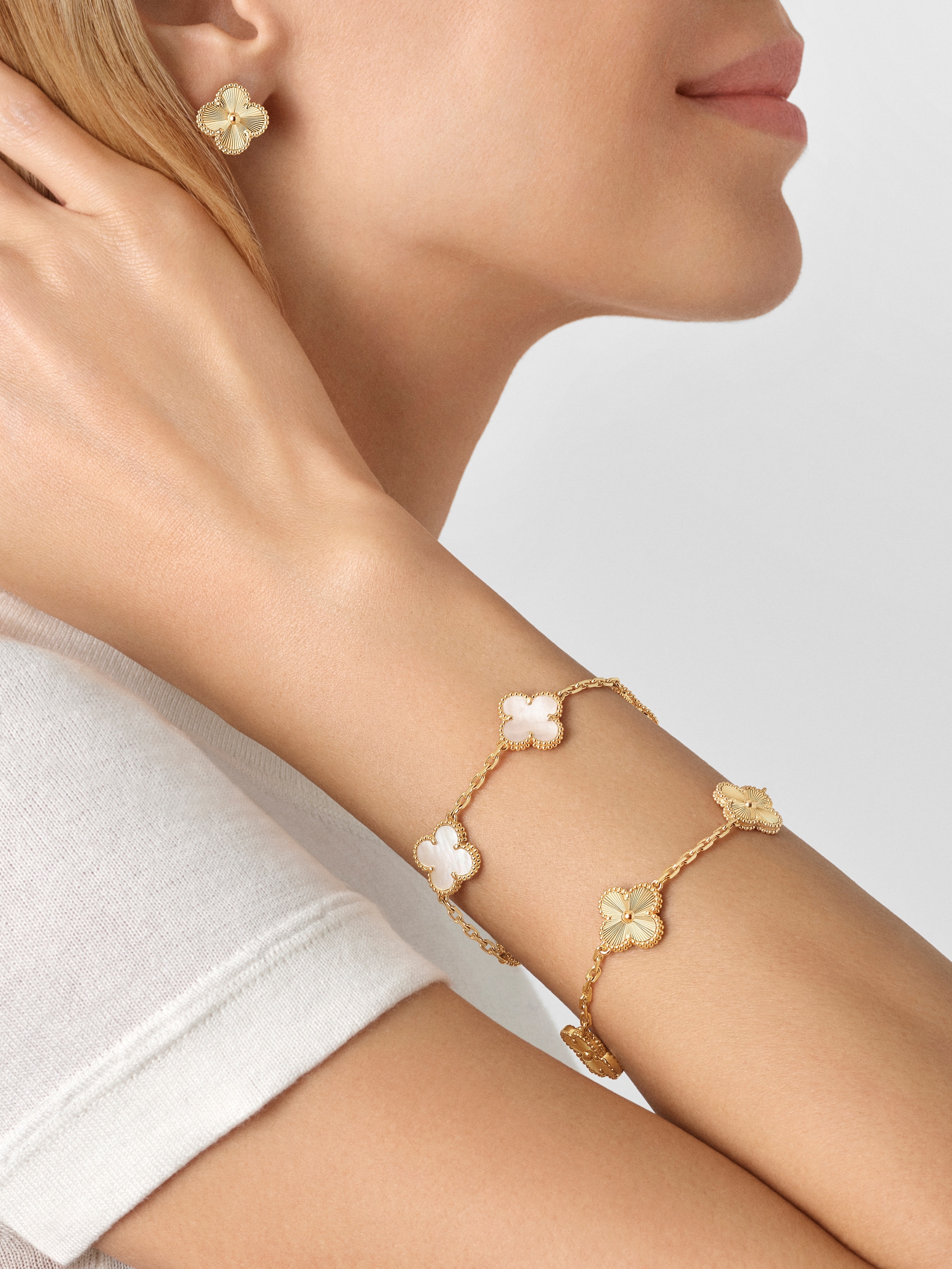 Vintage Alhambra bracelet, 5 motifs, 18K yellow gold, Worn Alternative, Jewelry Bracelet - Van Cleef & Arpels
