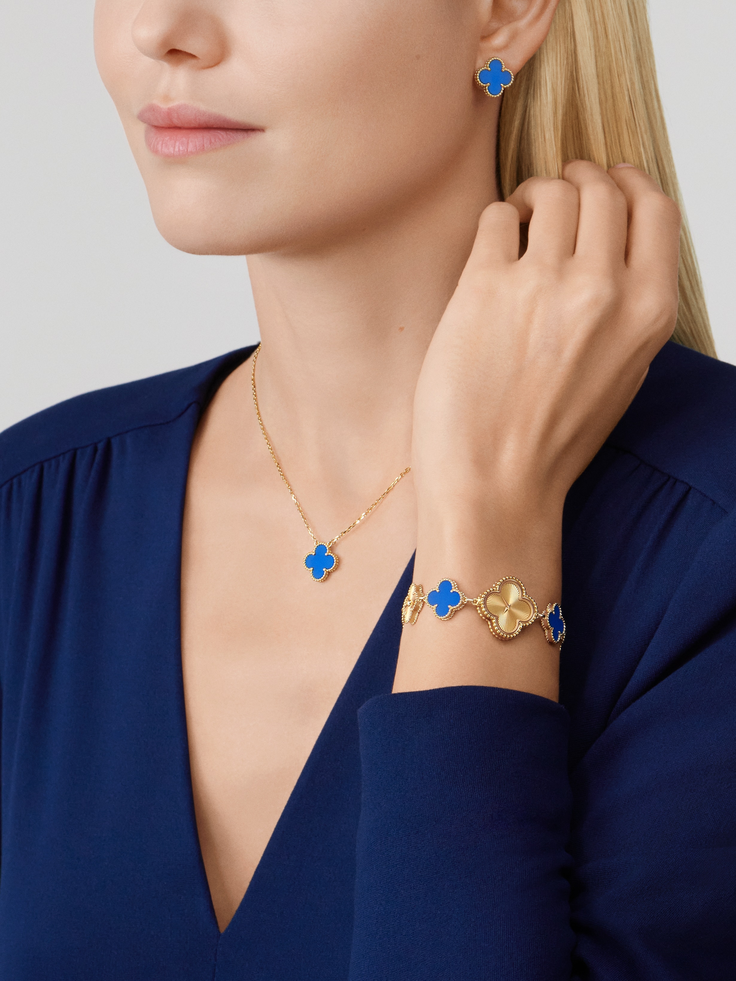 (美品）ヴァンクリーフ&アーペル VAN CLEEF ARPELS ヴィンテージ アルハンブラ ネックレス K18 WG × カルセドニー  VCARD34900 8630 | フリマアプリ ラクマ