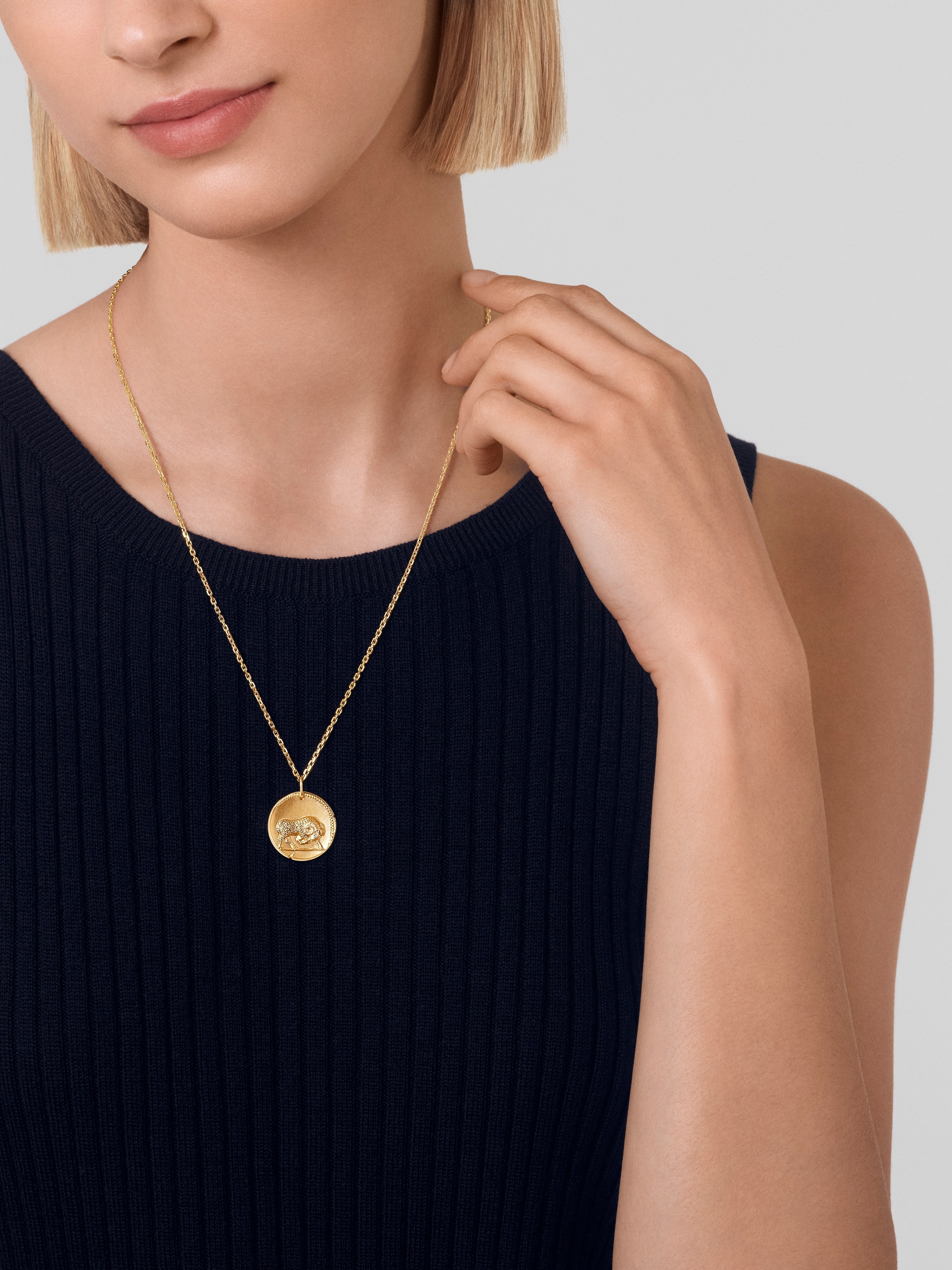 Zodiaque medal Arietis (Aries), 18K yellow gold, Worn Alternative, Jewelry Pendent - Van Cleef & Arpels