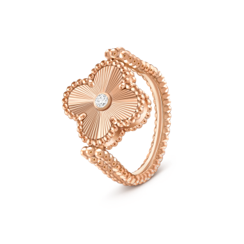 VCARP7U500 - Vintage Alhambra Reversible Ring