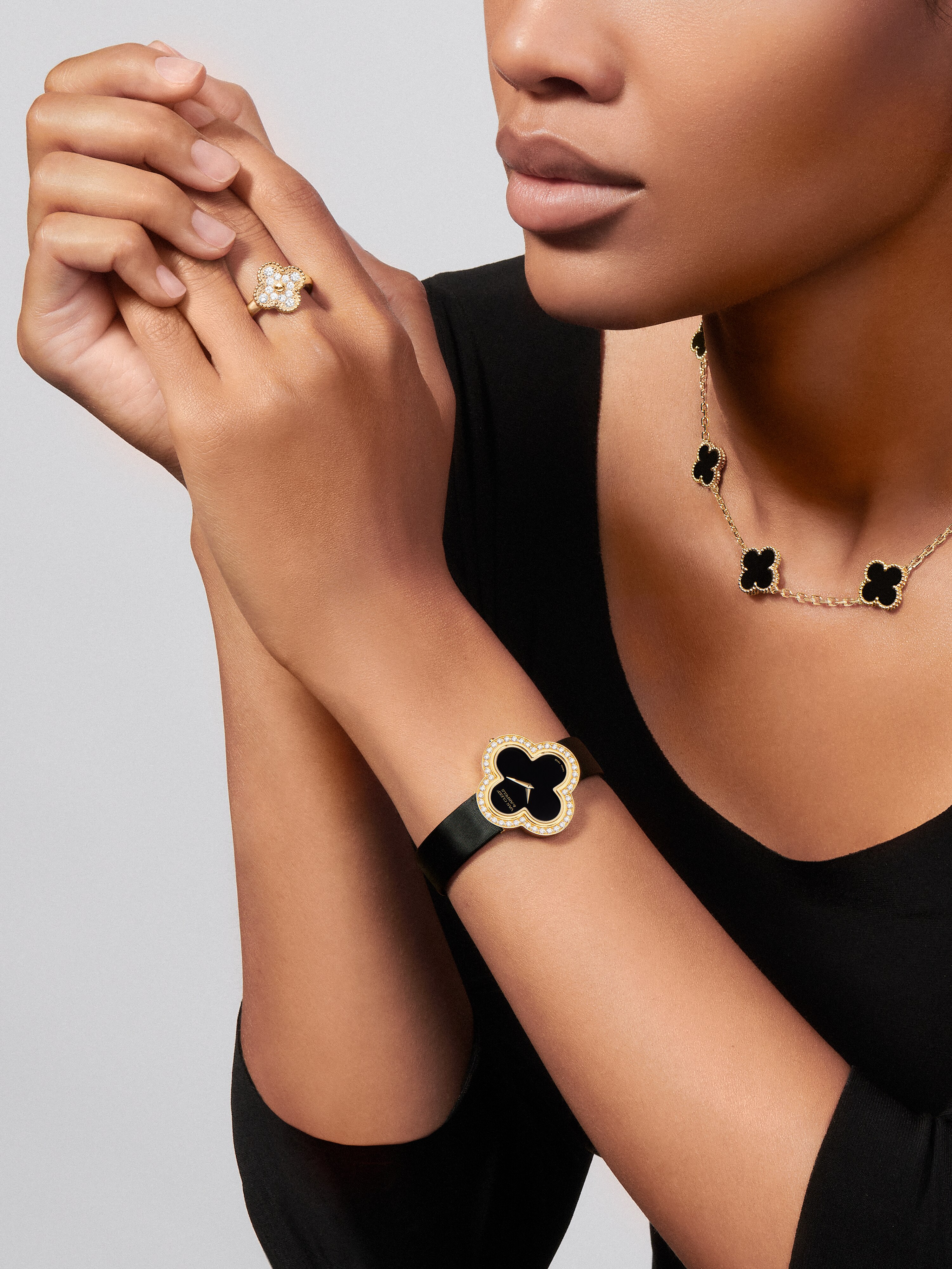 アルハンブラ ミディアムモデル ウォッチ 18K イエローゴールド