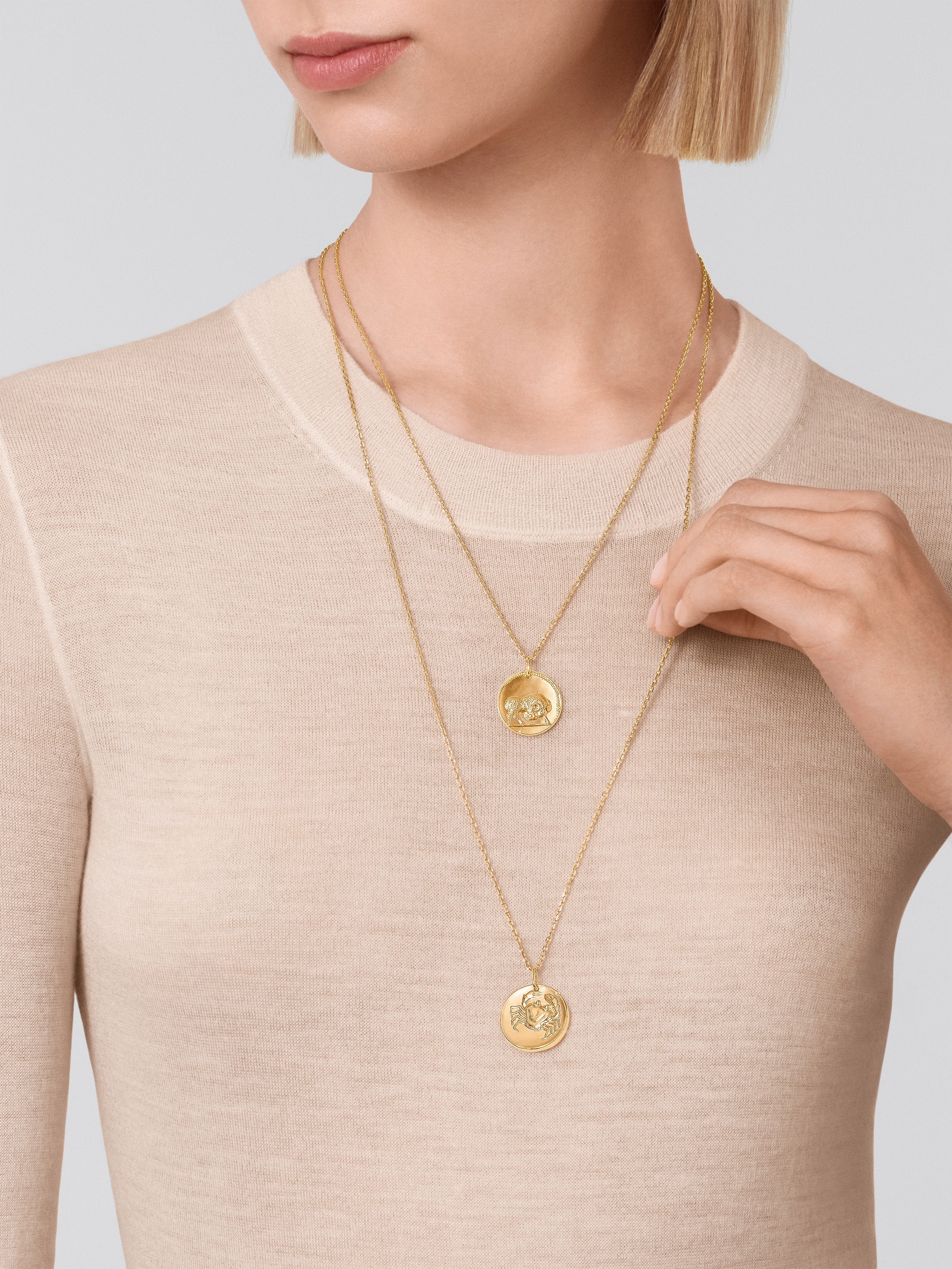 Zodiaque medal Arietis (Aries), 18K yellow gold, Worn Detail, Jewelry Pendent - Van Cleef & Arpels