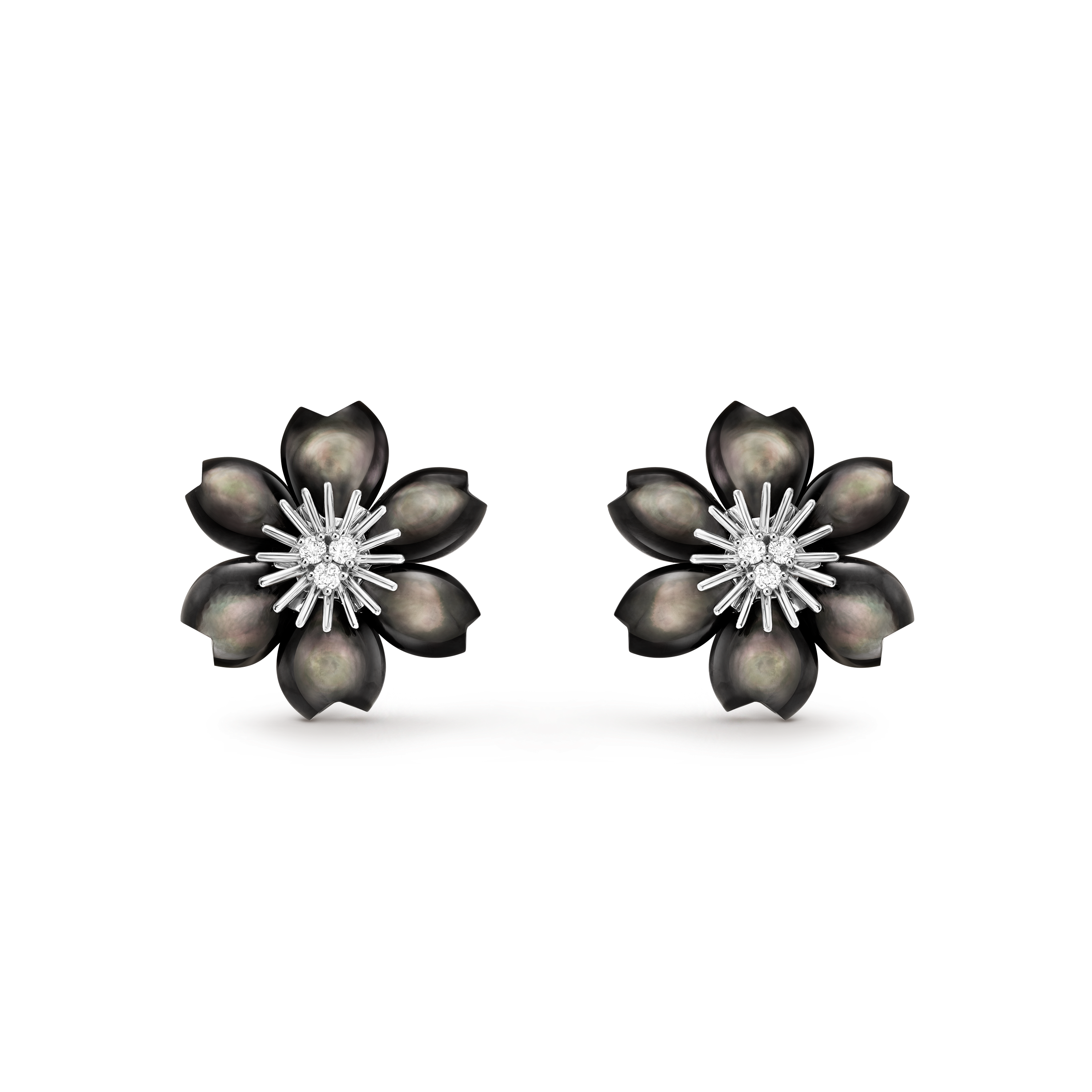 Brincos Rose de Noël, modelo míni, Ouro branco 18 quilates, Diamante:  6 pedras,  0.21quilate, Madrepérola:  12 pedras, Front, Jewelry Earrings - Van Cleef & Arpels