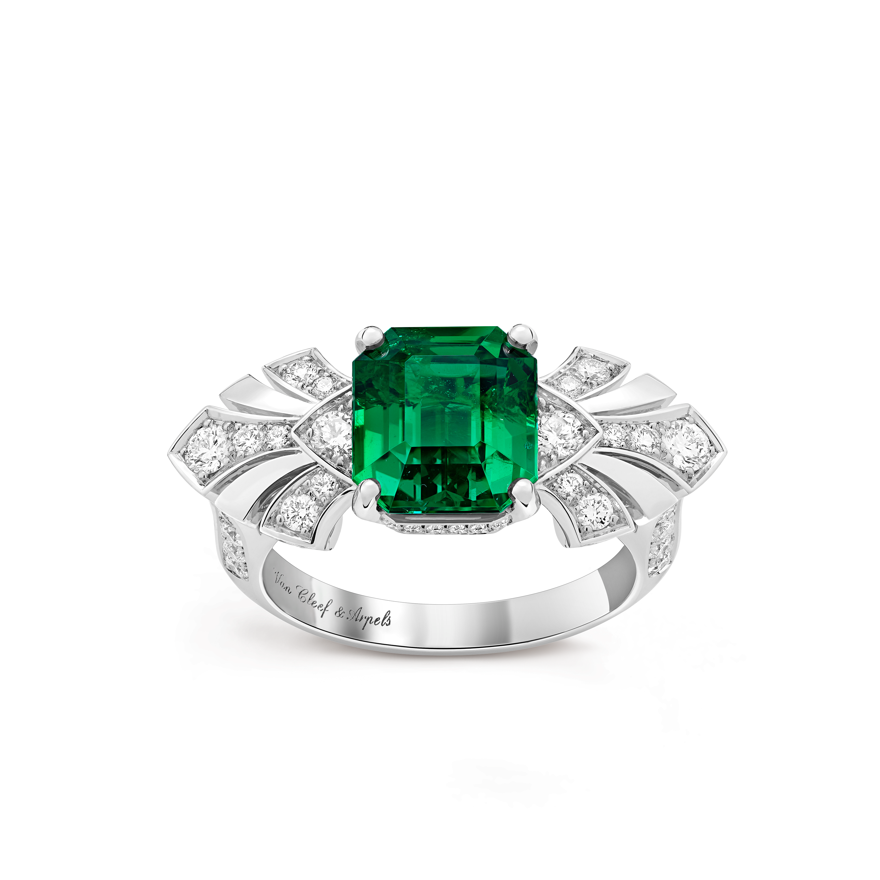 Solitaire Eventails Emeraude 2,92 cts, Platine 950/1000, Diamant:  76 pierres,  0.81 carat, Émeraude:  1 pierre,  2.92 carats, Front, High Jewelry Ring - Van Cleef & Arpels