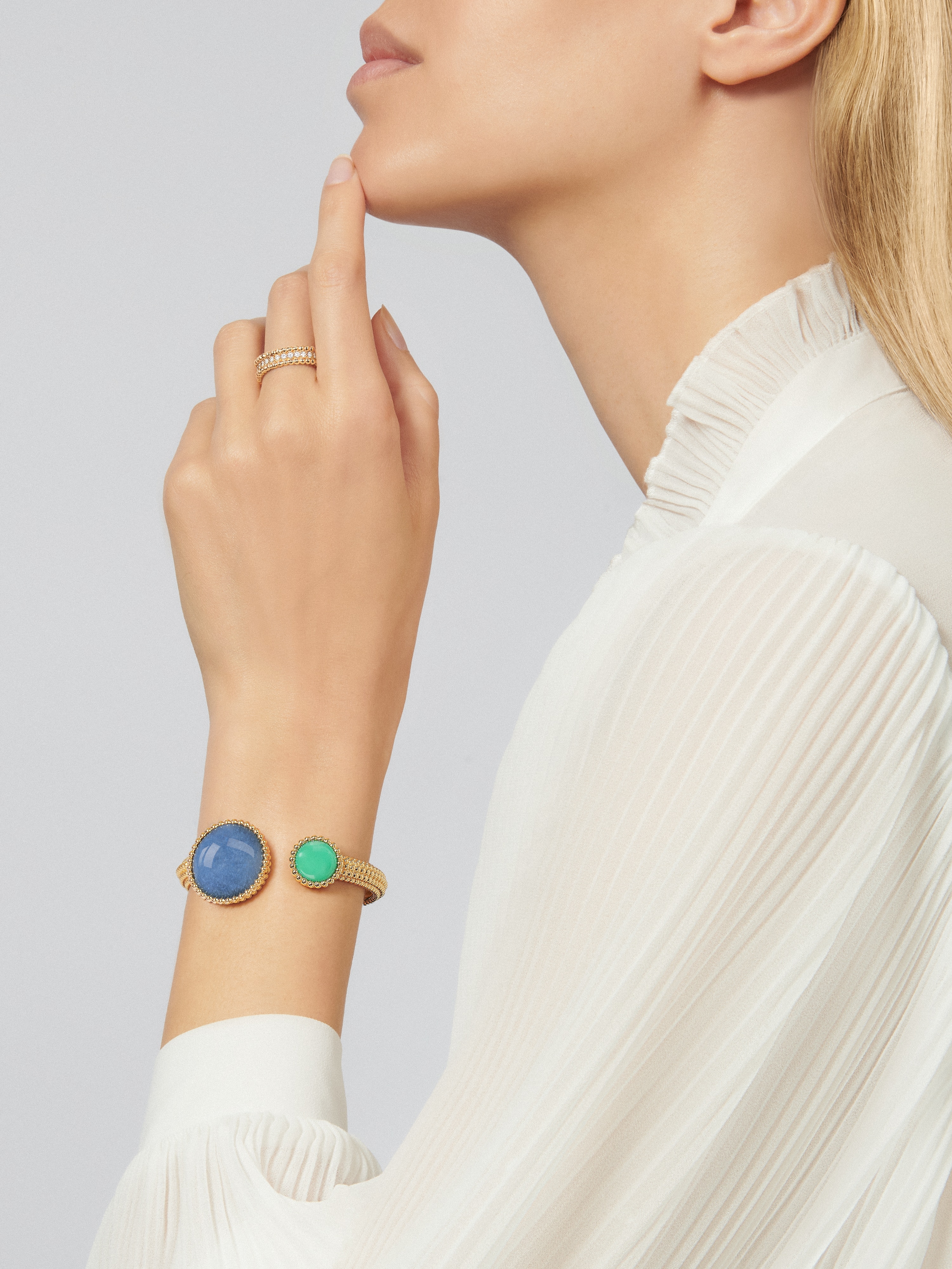 Perlée Toi & Moi secret watch, medium model, 18K yellow gold, Chrysoprase:  1 stone, Diamond:  25 stones,  0.77 carat, Mother-of-pearl:  1 stone, Quartz:  1 stone, Worn Alternative, Watch - Van Cleef & Arpels