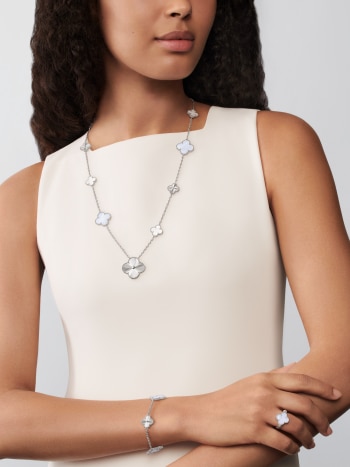 diamond halo pendant reference image