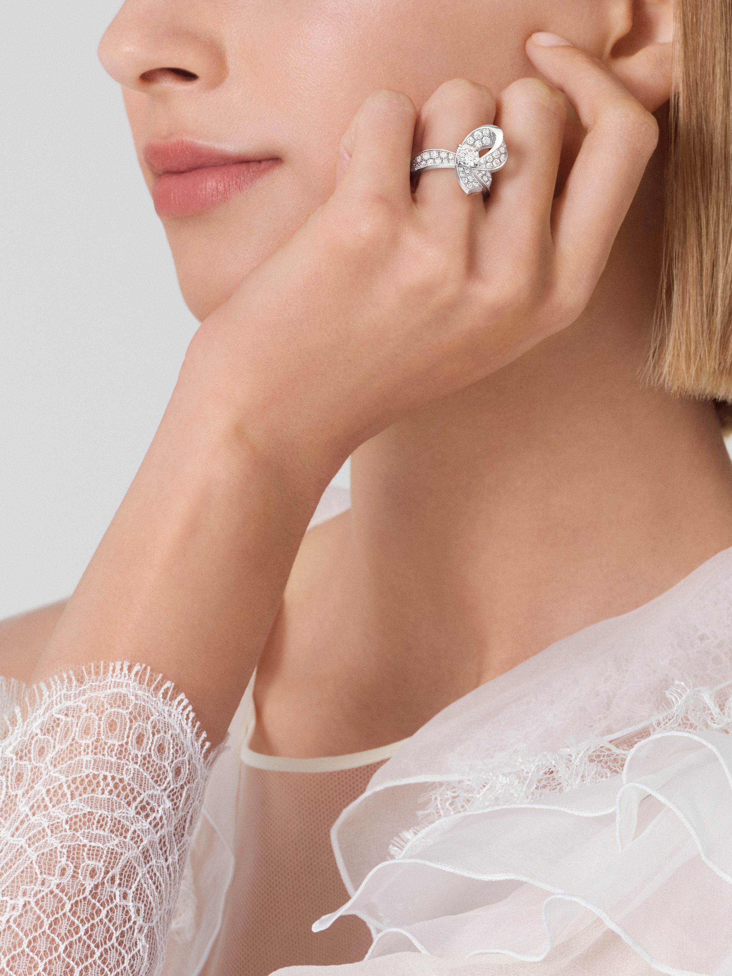 Boucle solitaire 0.70 carat DIF, Platinum, Diamond:  56 stones,  1.88 carats, Worn Alternative, Jewelry Ring - Van Cleef & Arpels