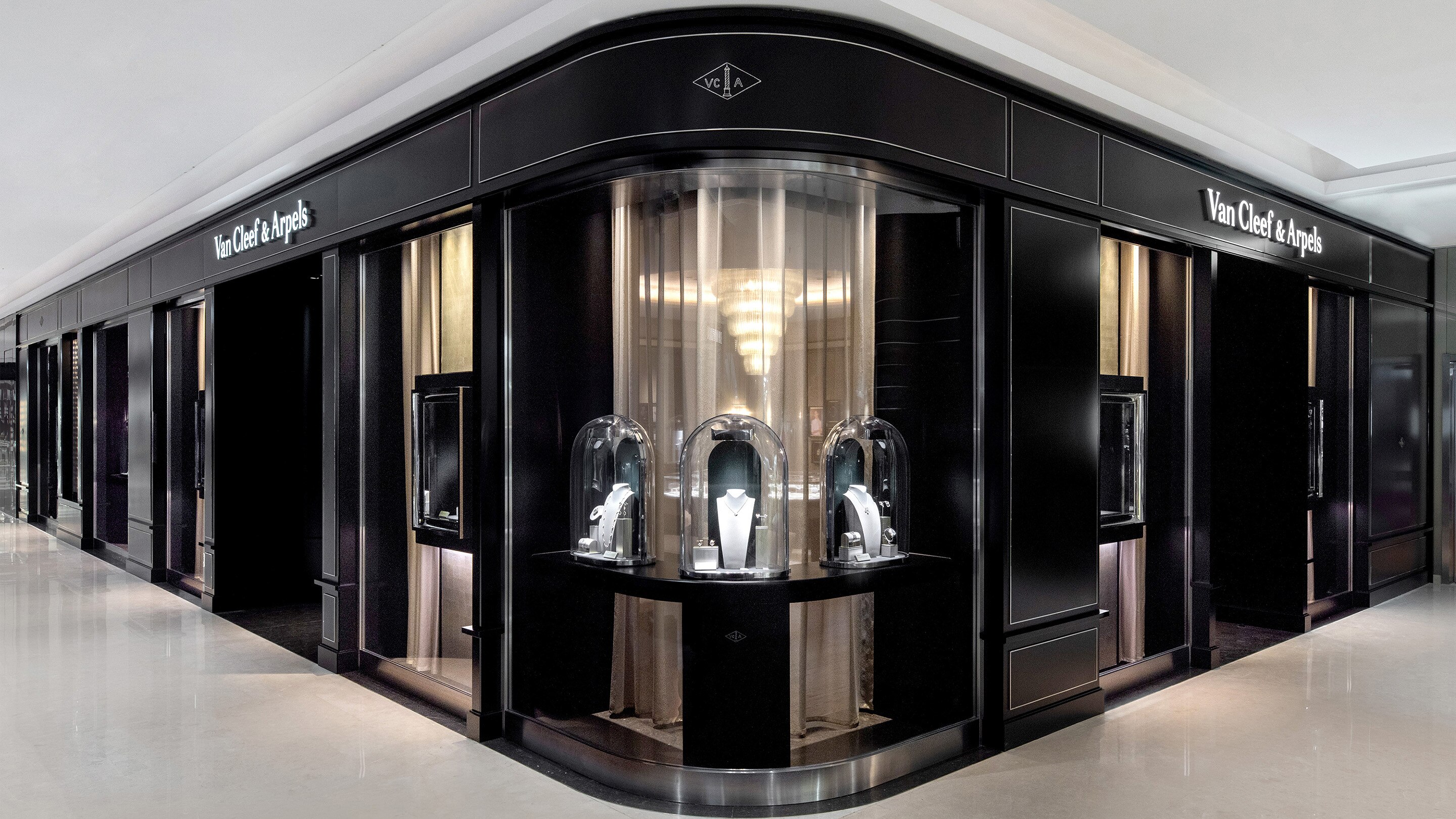 Jinan Guihe boutique present the facade view, Van cleef and arpels