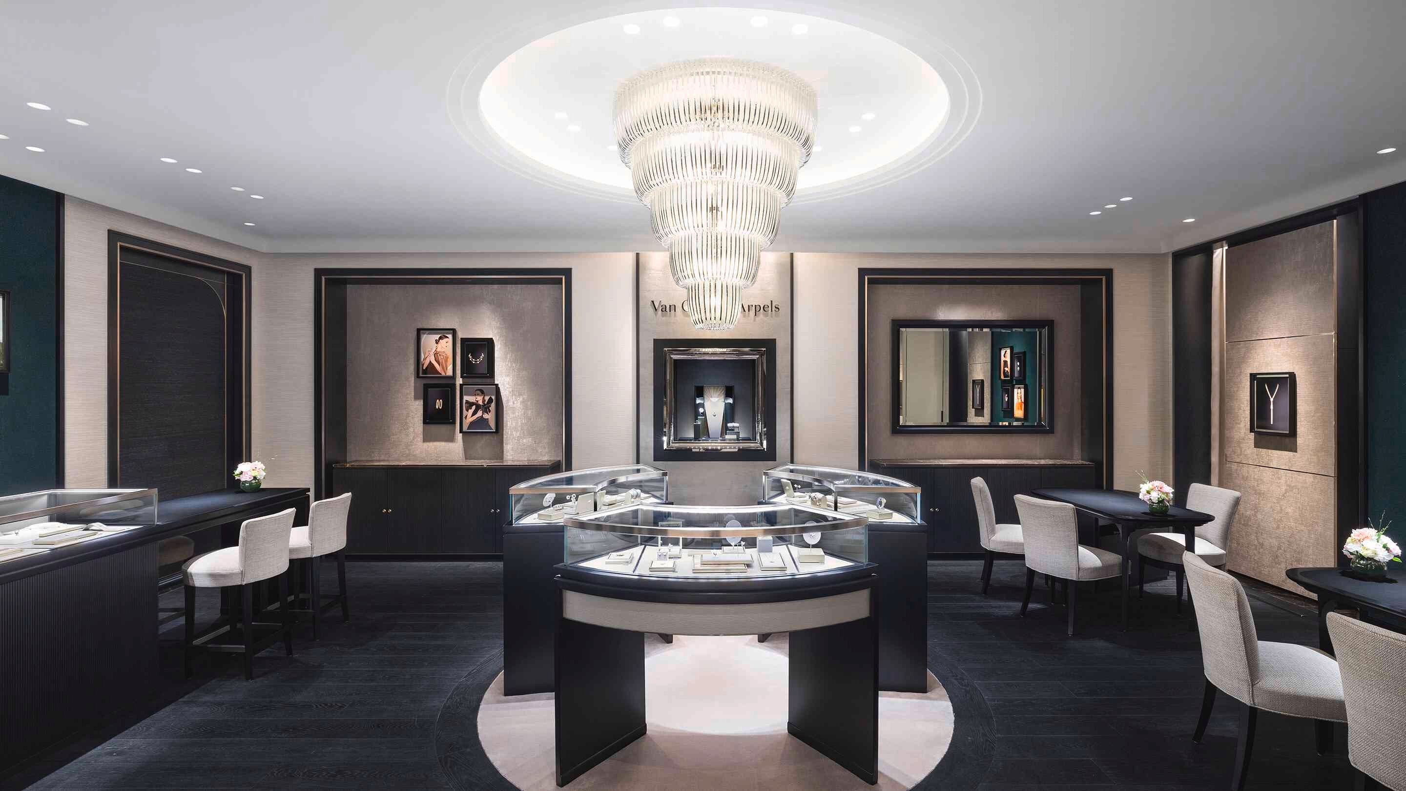 Seoul - Lotte Main boutique present the interior view, Van Cleef & Arpels