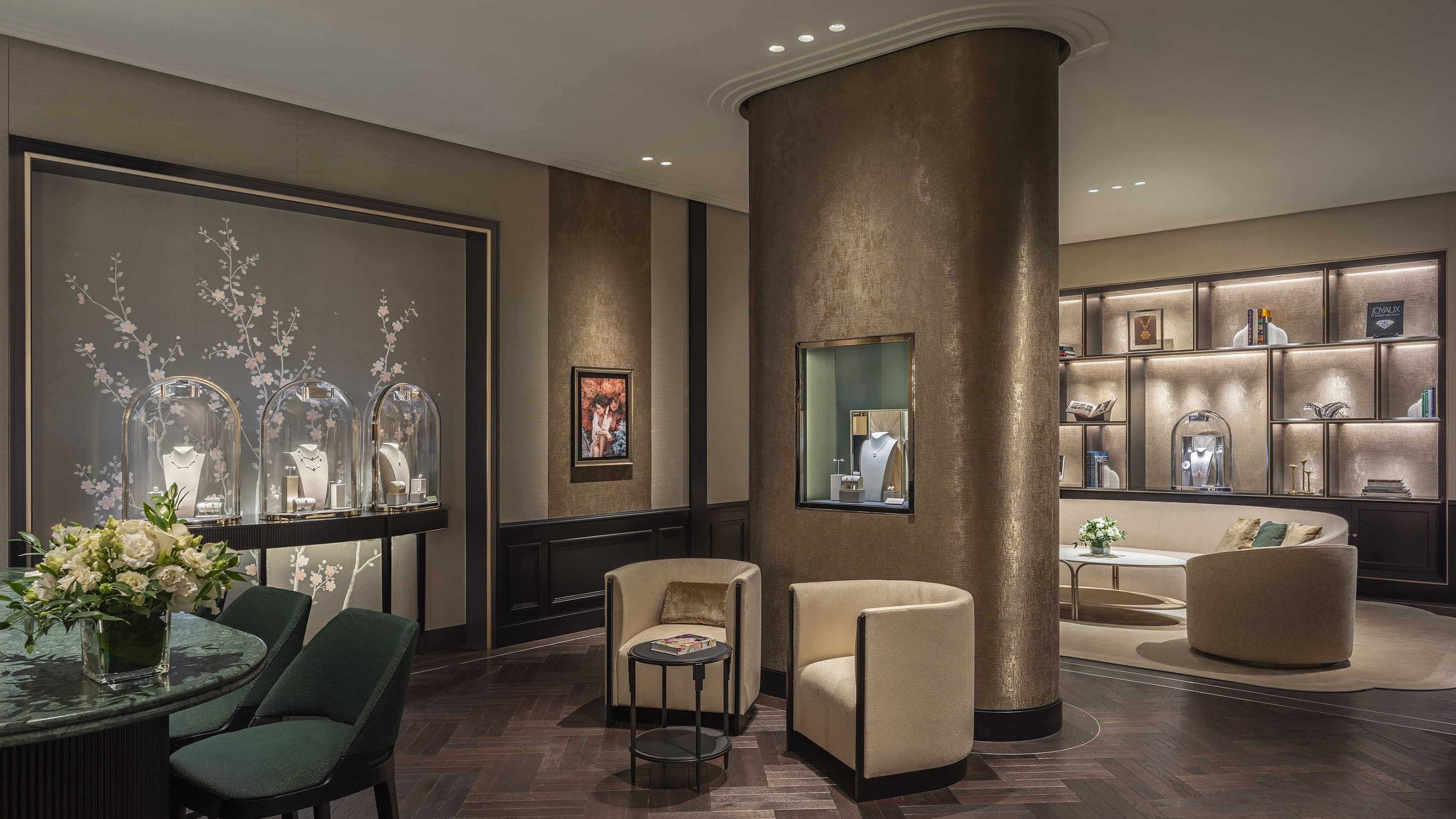 Amsterdam, PC Hoofstraat, picture of the boutique's main area, Van Cleef & Arpels.