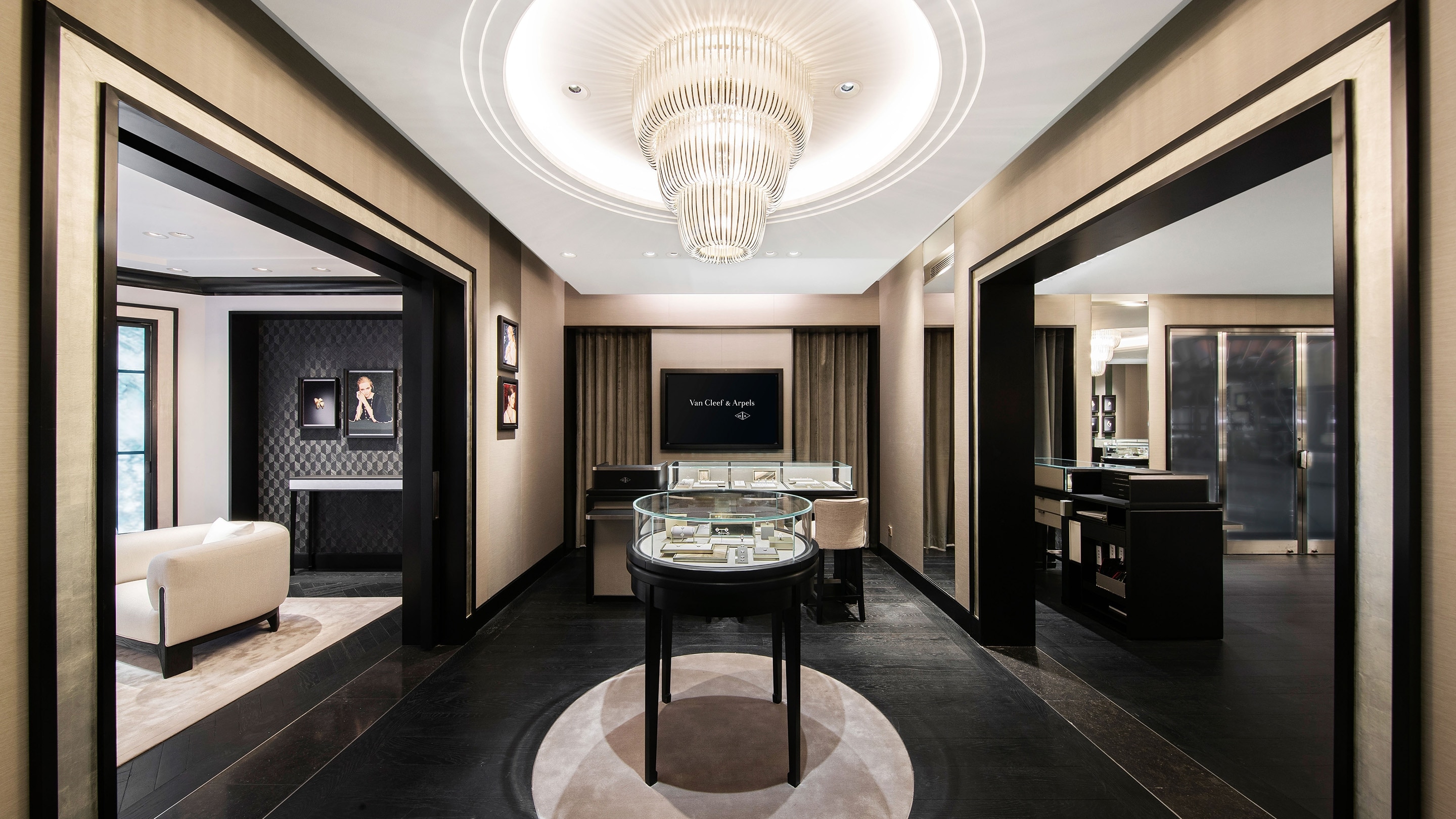 Bejing Parkview Green present the interior sales area, Van Cleef and Arpels.