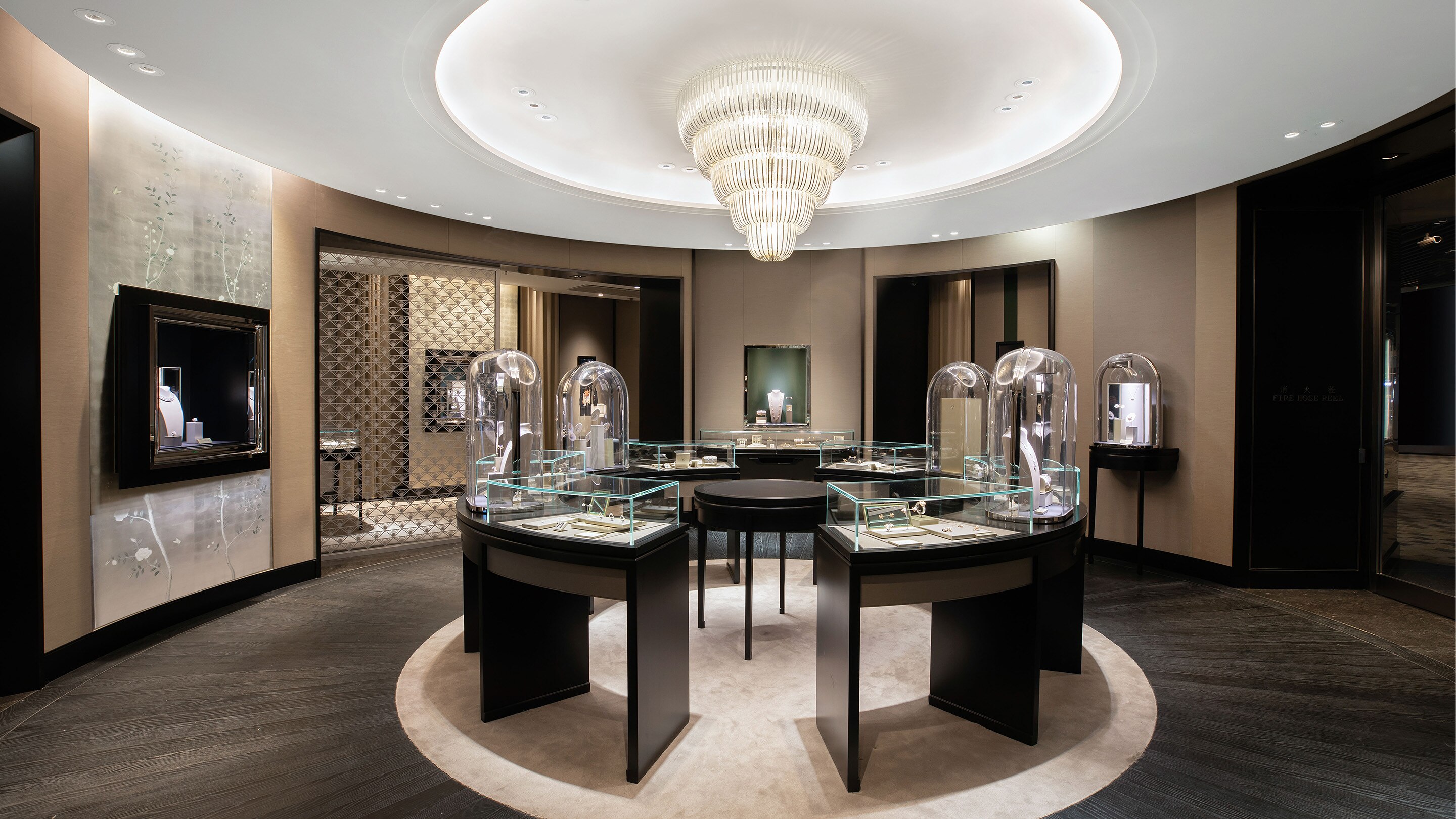Shanghai Taikoo present the main area 2, Van Cleef and Arpels.