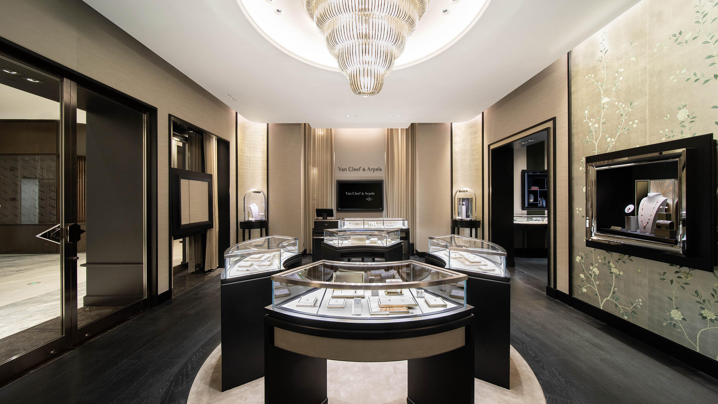 Chenghu SKP boutique presents the main aera view, van cleef and arpels